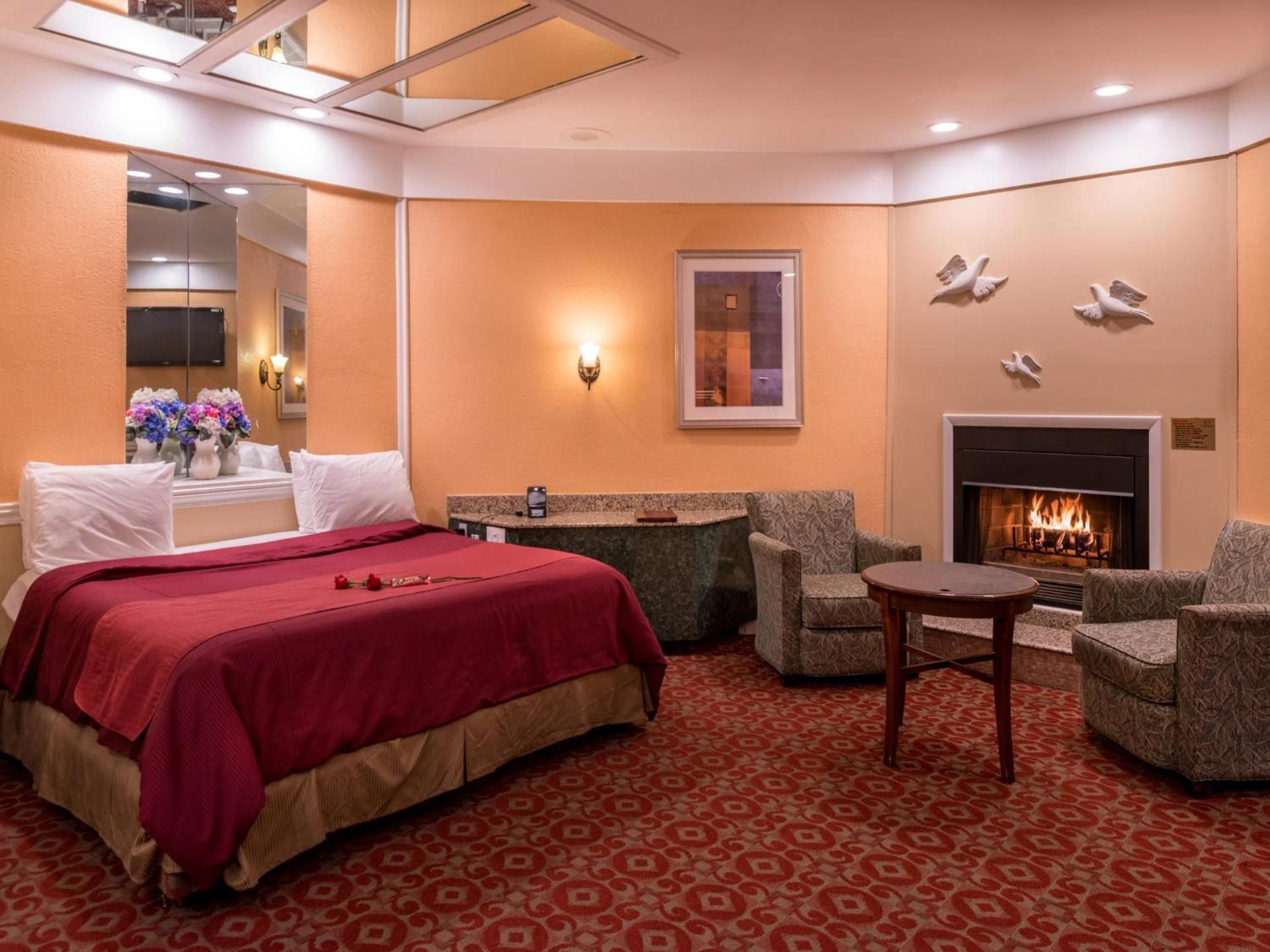 Deluxe King Suite with Jacuzzi and fireplace