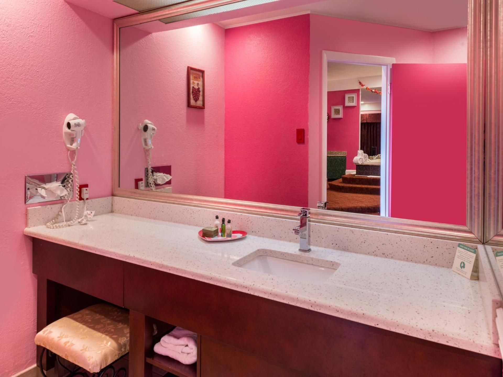 Junior King Suite with Jacuzzi and Fireplace
