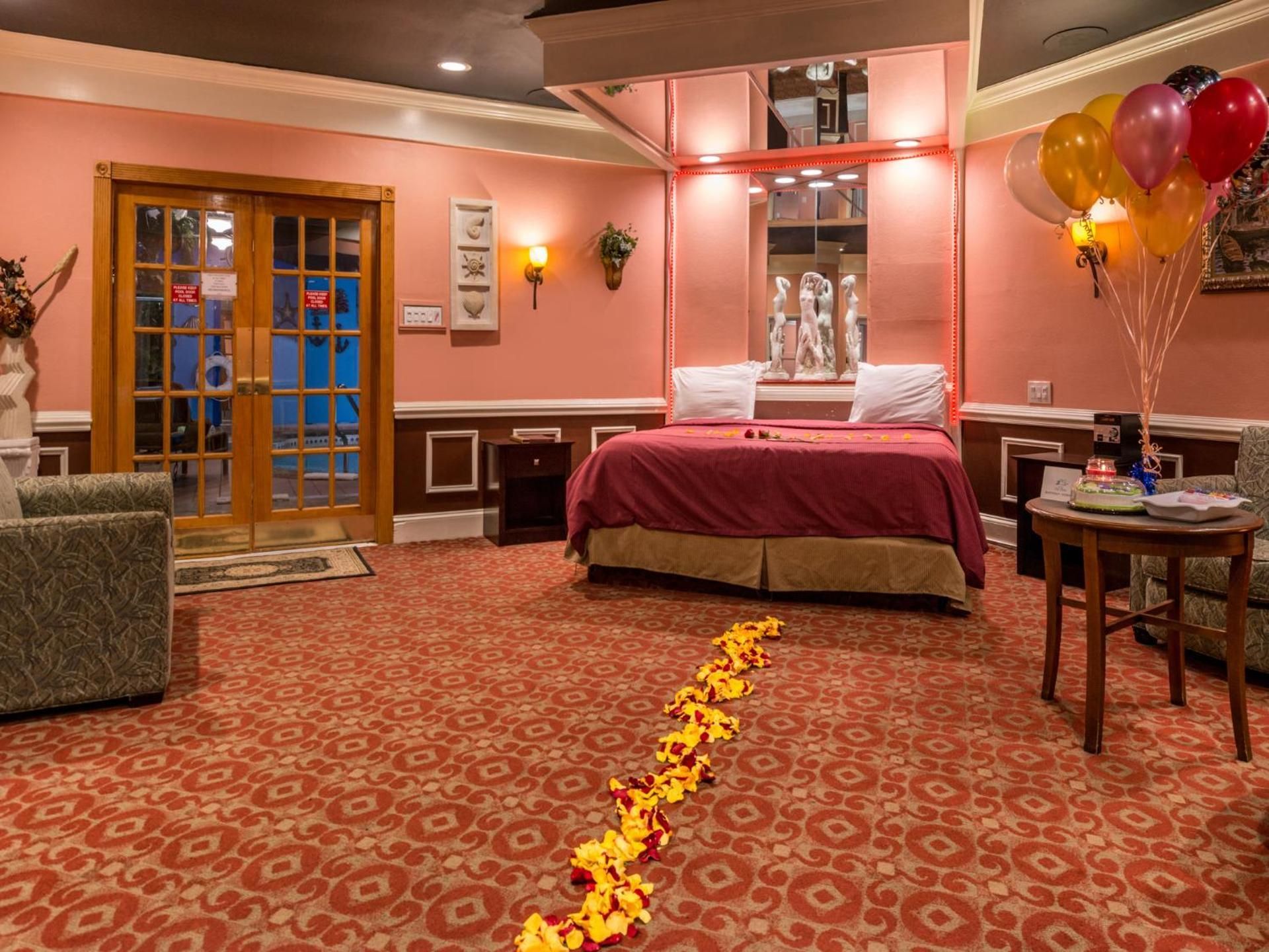 Presidential King Suite with Private Pool, Jacuzzi and Fireplace