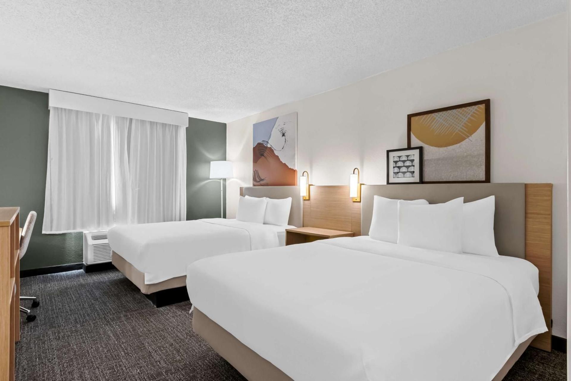 Spark by Hilton Bensalem Philadelphia Queen Room with Two Queen Beds and Roll-In Shower - Disability Access 2