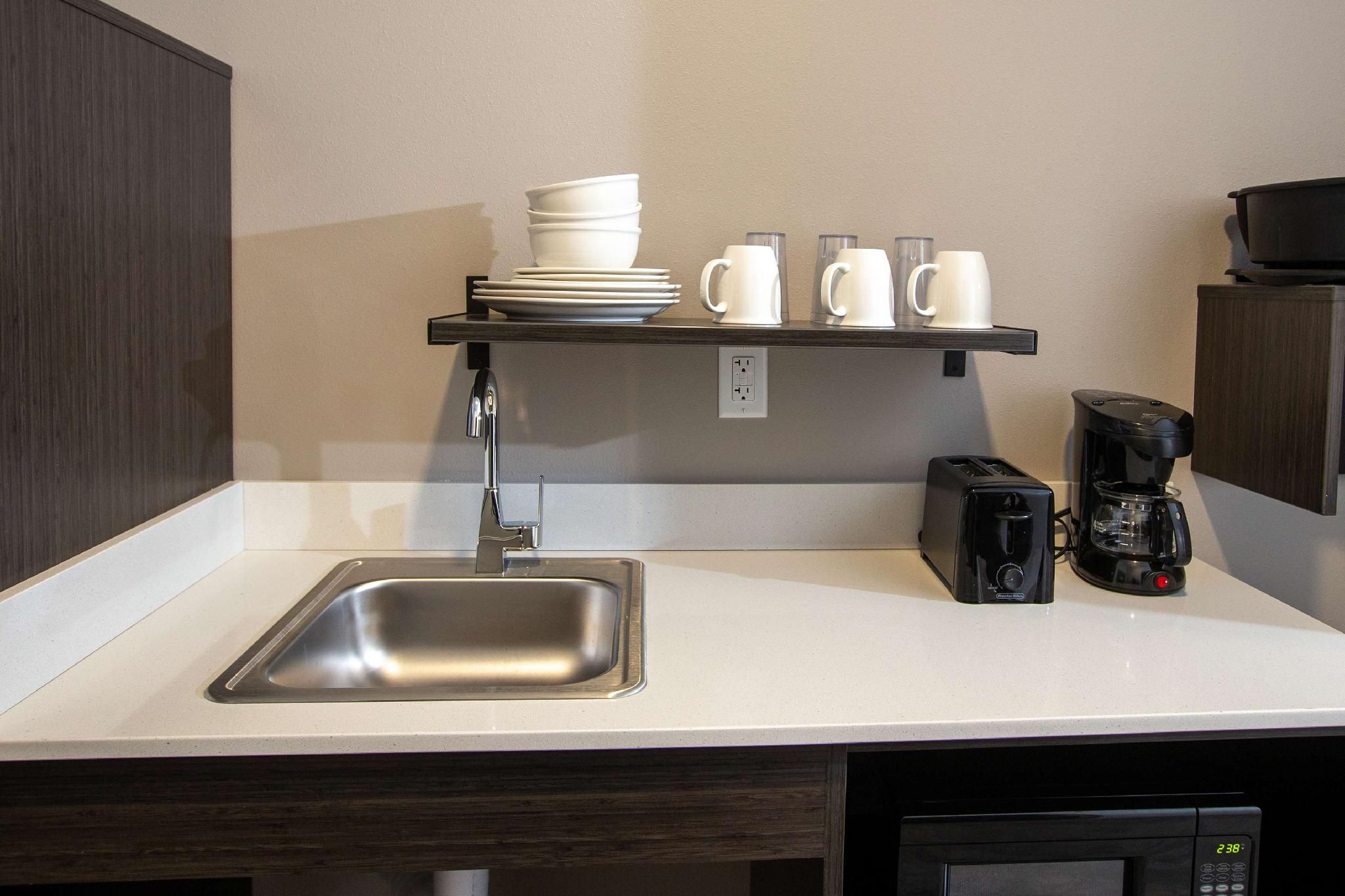 2 Full Beds | Mobil Acc RI Shwr Nsmk Kitchen