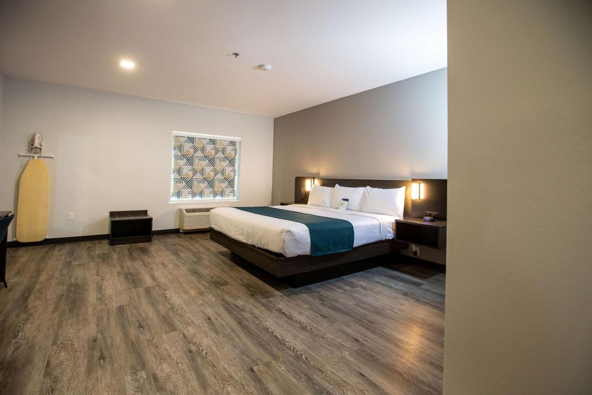 King Room - Disability Access - Non-Smoking