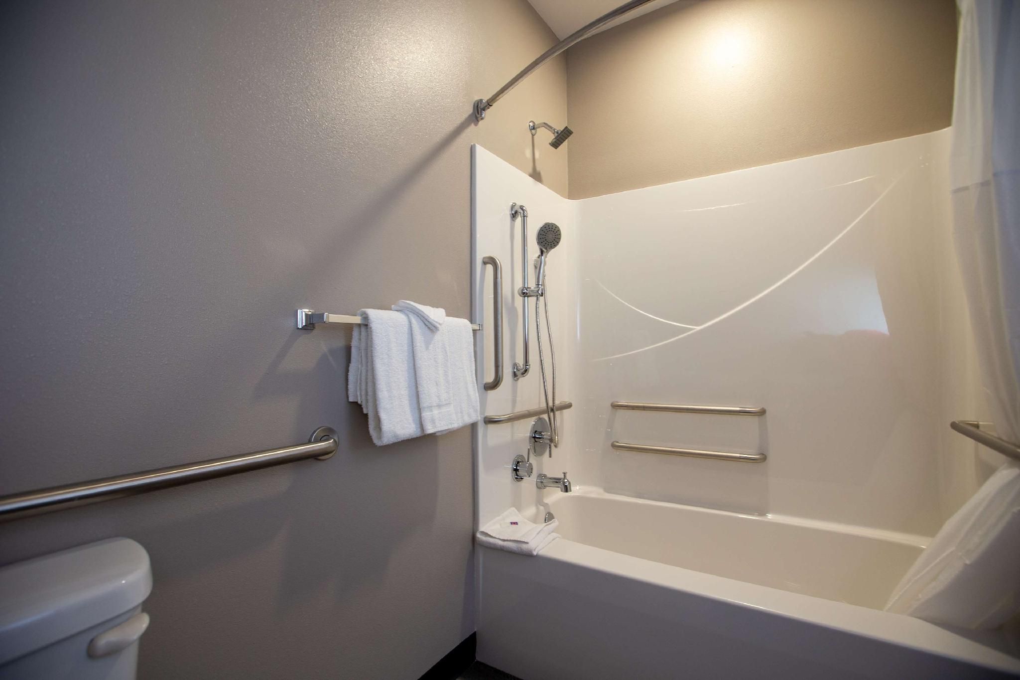 2 Full Beds | Mobil Acc RI Shwr Nsmk Kitchen