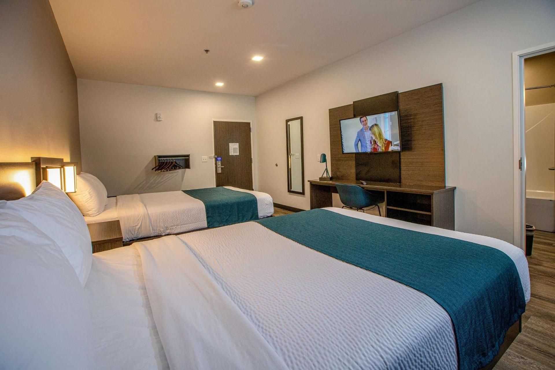 Deluxe Quadruple Room - Non-Smoking