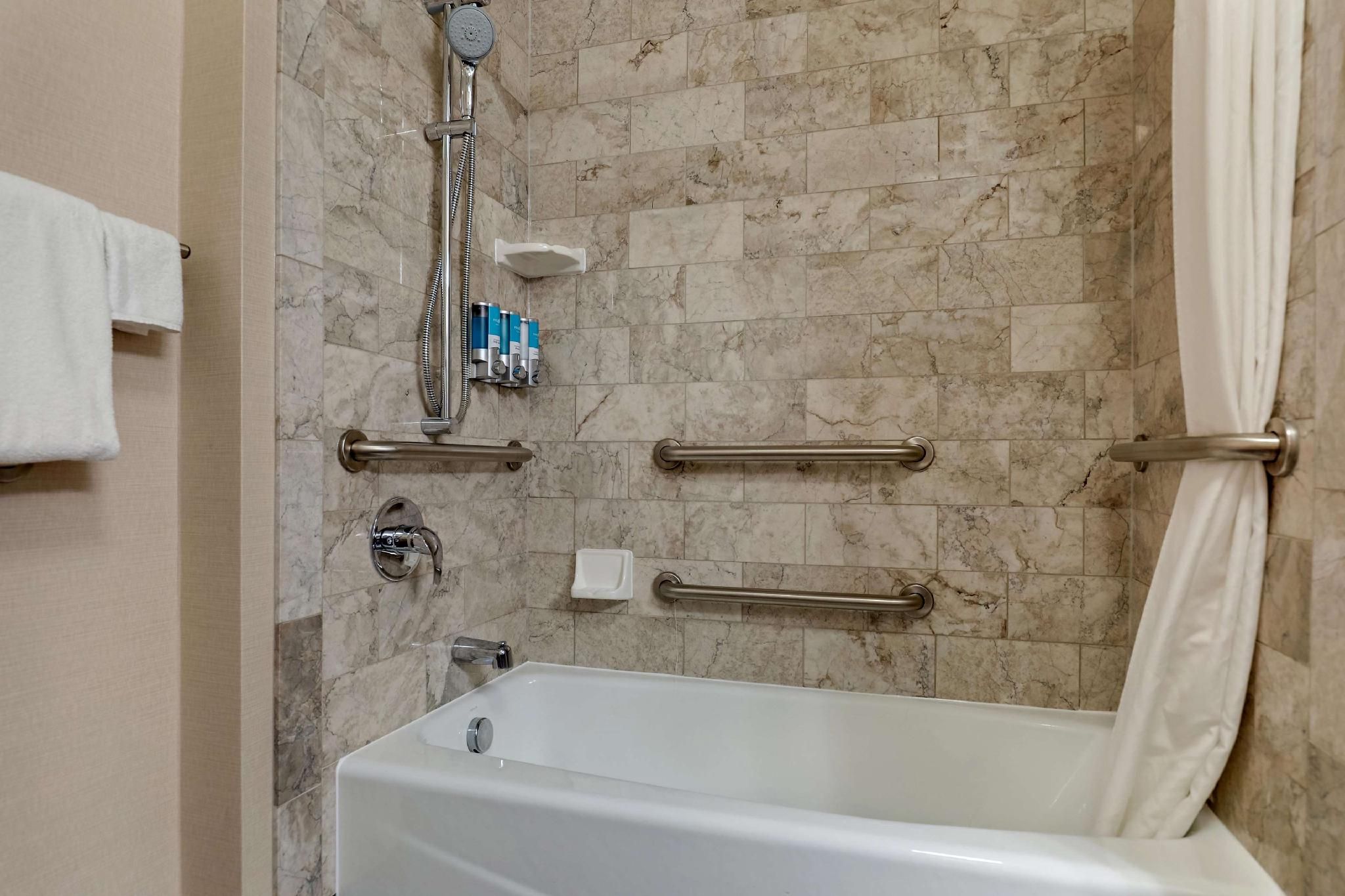 2 Queen Beds Upper Floor, Accessible with Tub