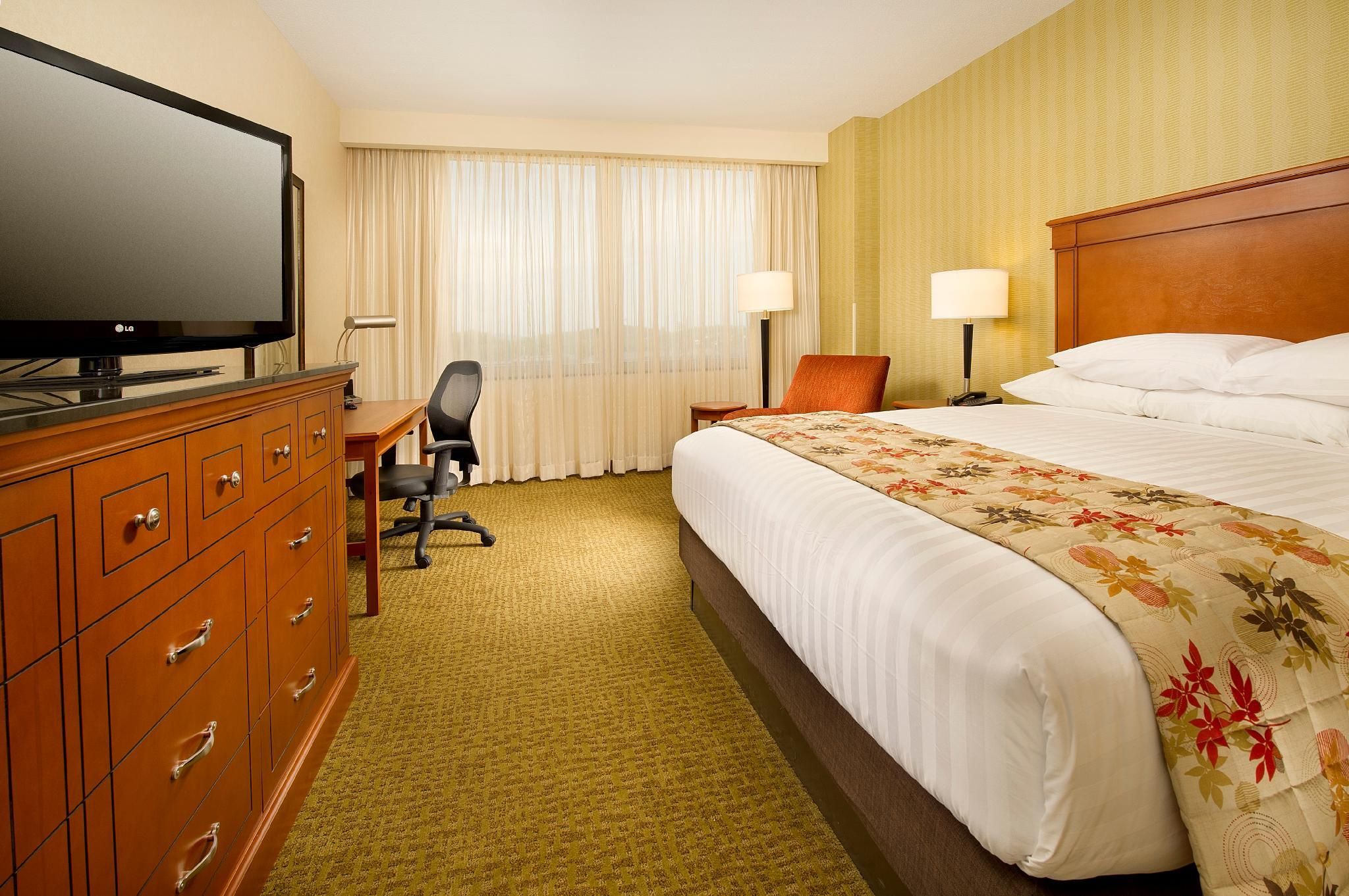 1 King Bed Suite, Upper Floor 2 Rooms with Sofa Sleeper