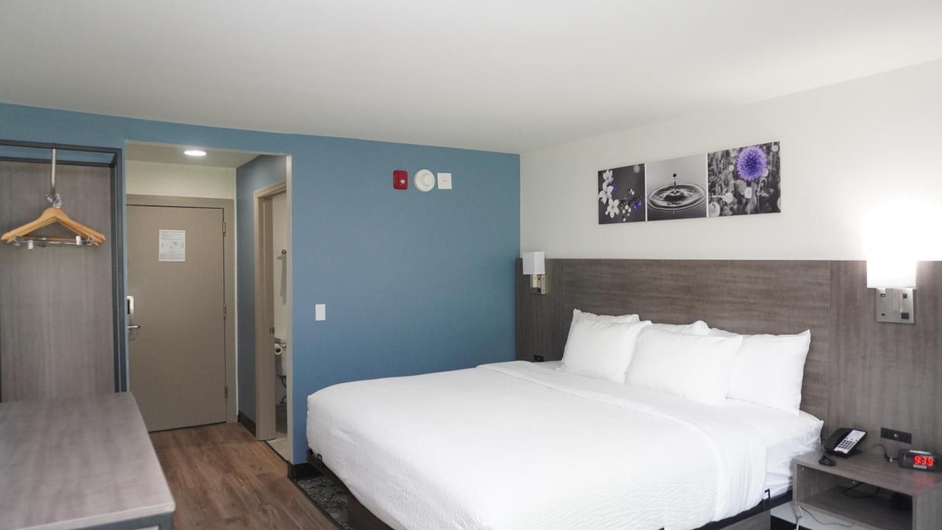 1 King Bed, Nonsmoking
