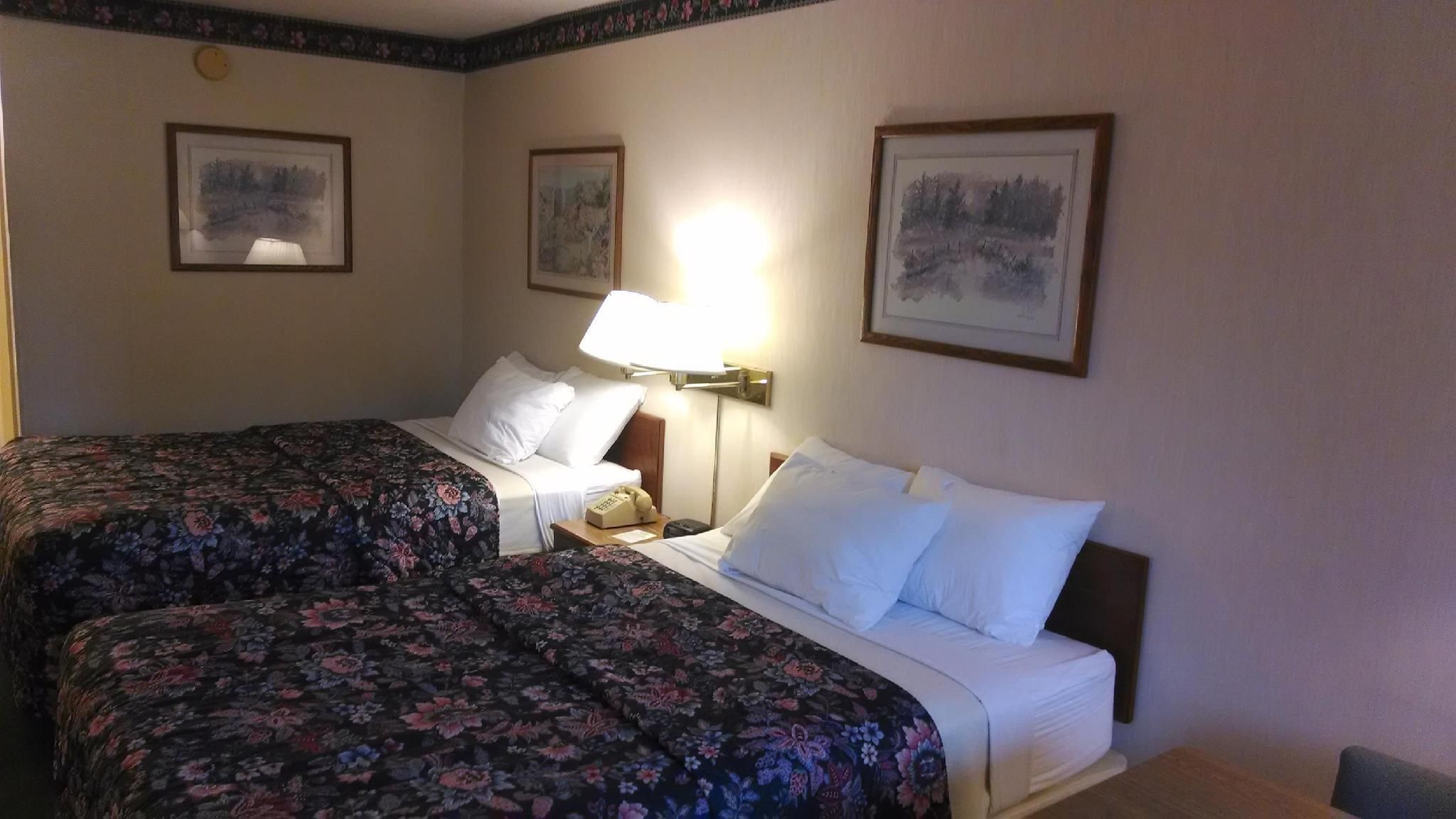 2 Double Beds