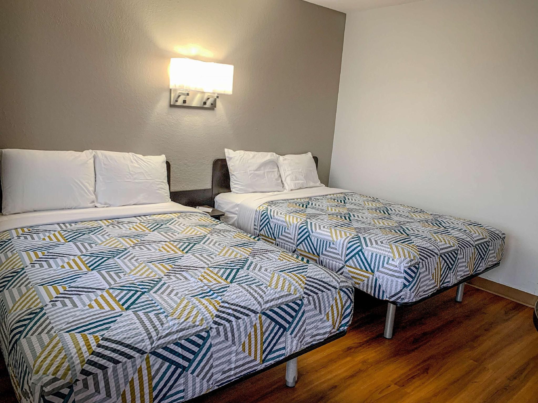 2 FULL BEDS | MOBILITY ACCESSIBL RI SHWR SMK