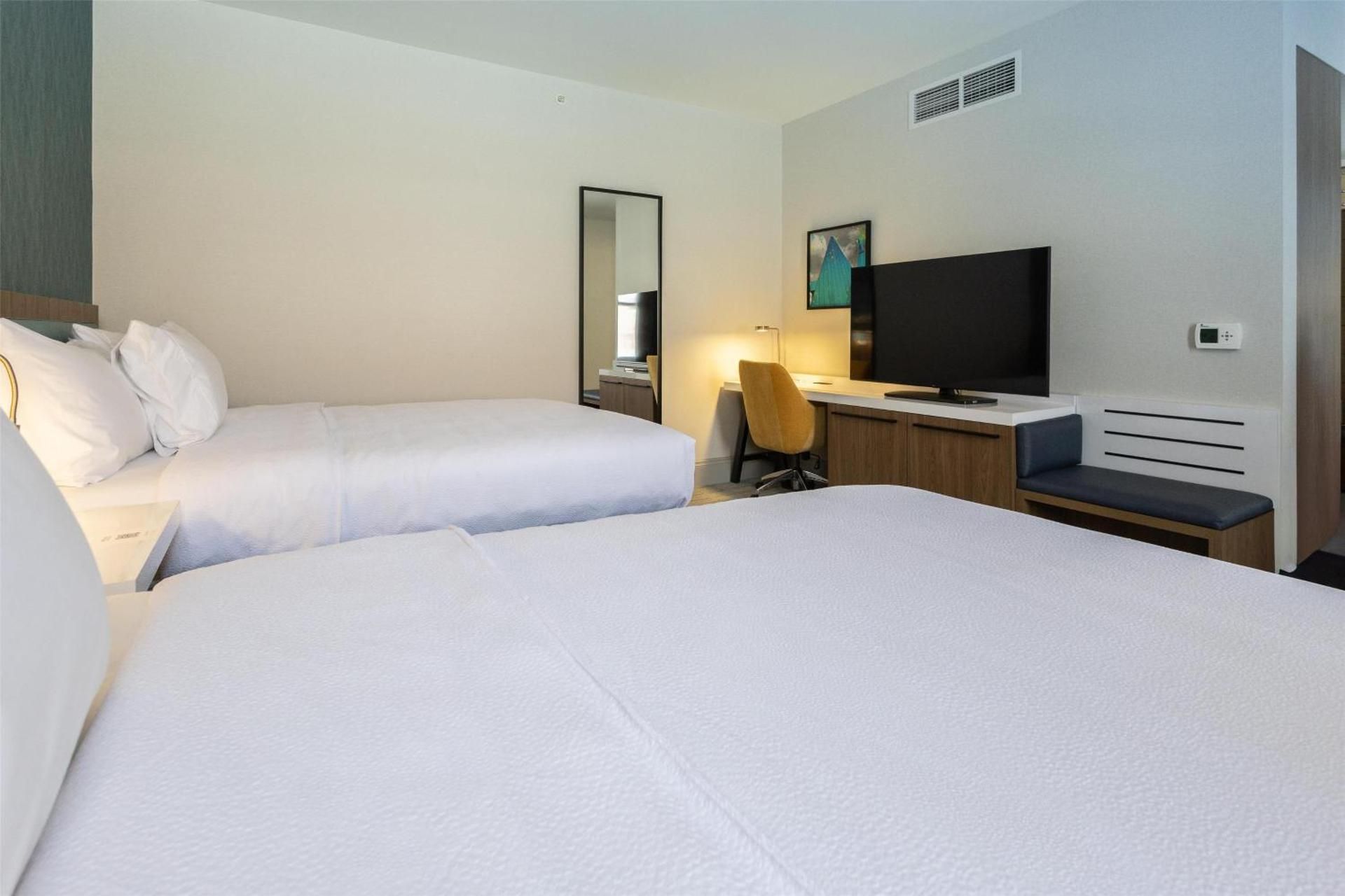 2 Queen Beds