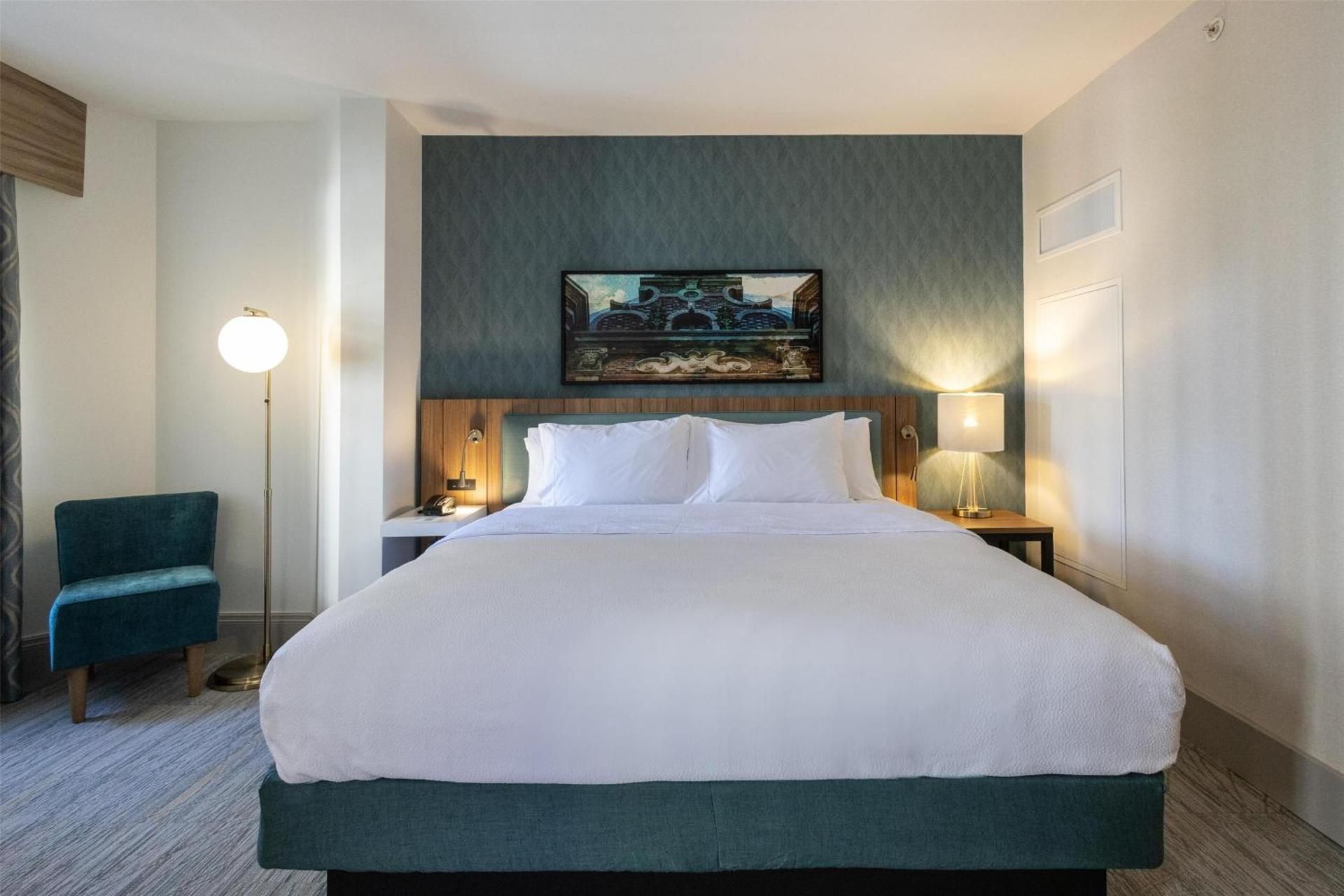 1 King Bed