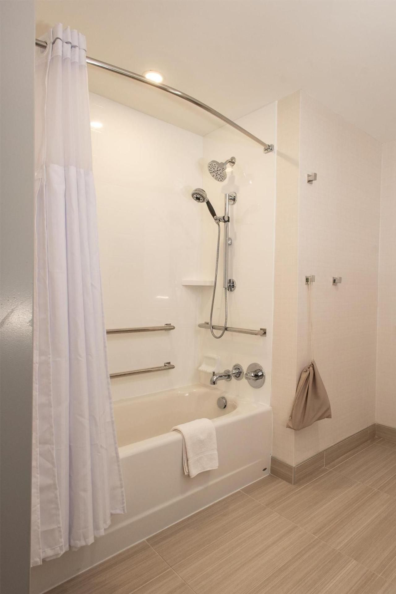 2 QUEEN MOBILITY ACCESSIBLE W/ROLLIN SHOWER