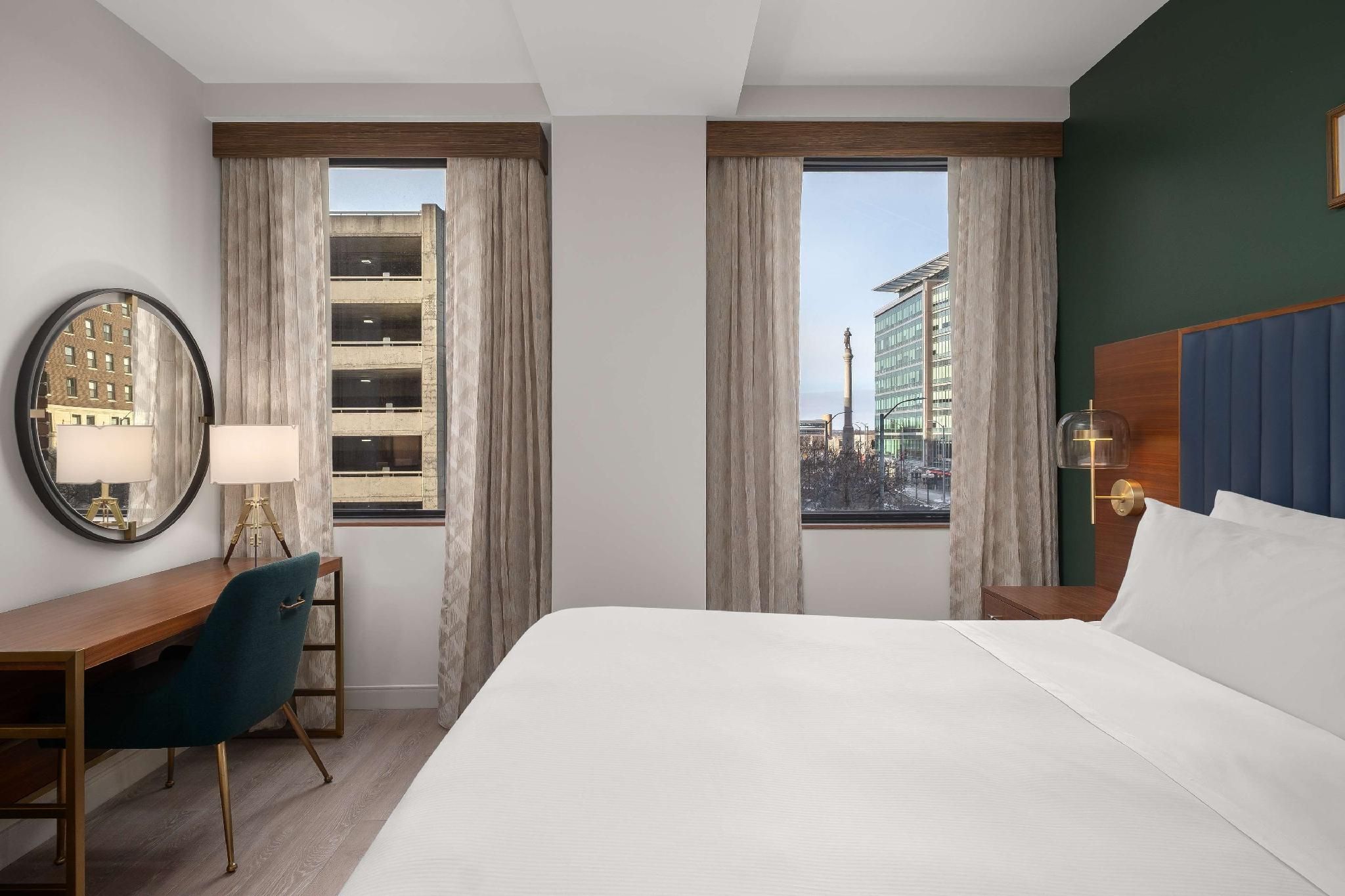 1 King Bed With Theater View