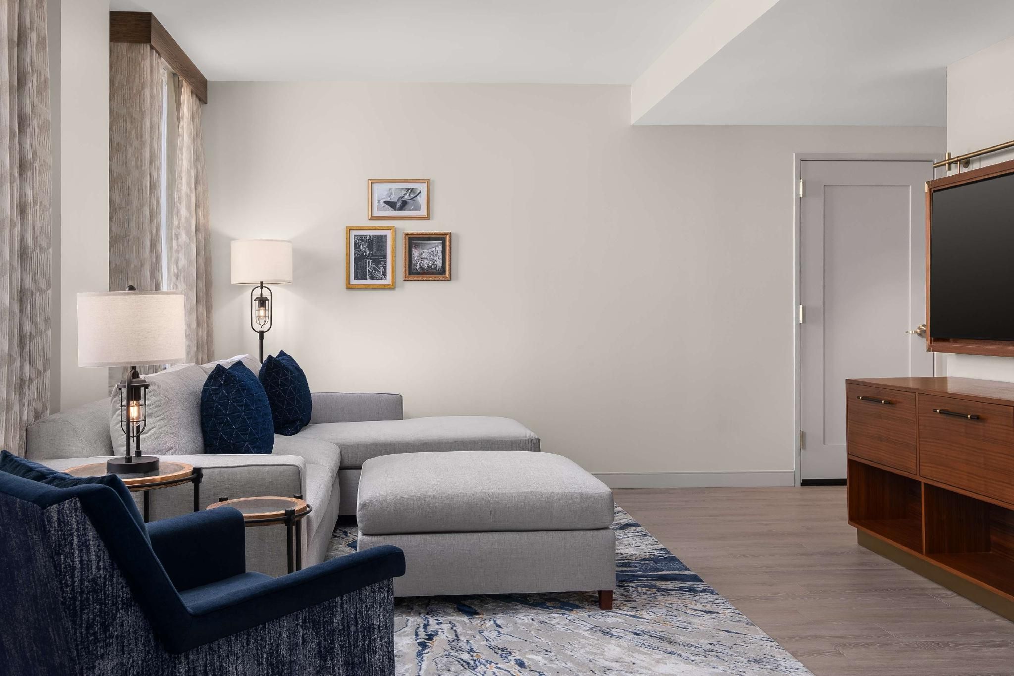 1 KING BED 1 BEDROOM PRESIDENTIAL SUITE