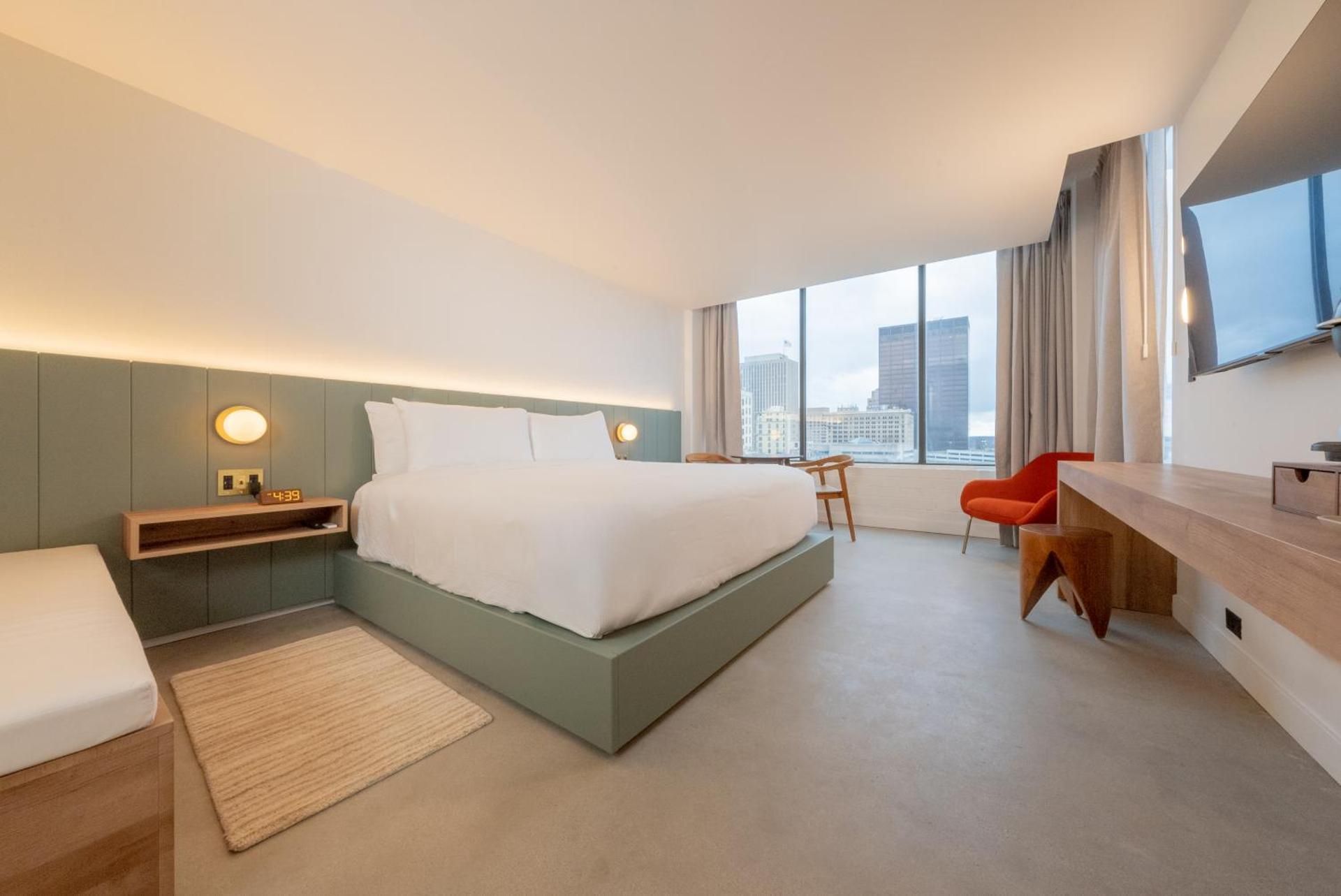 Deluxe Family Room