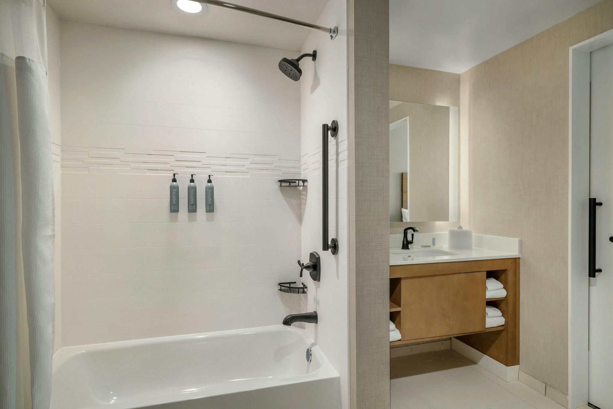 1 Bedroom Suite, 2 Queen, Sofa bed