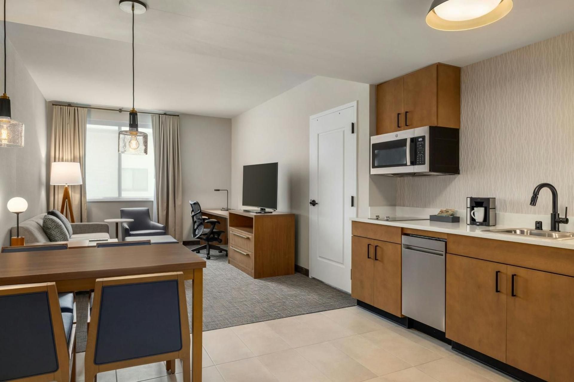 1 Bedroom Suite, 2 Queen, Sofa bed