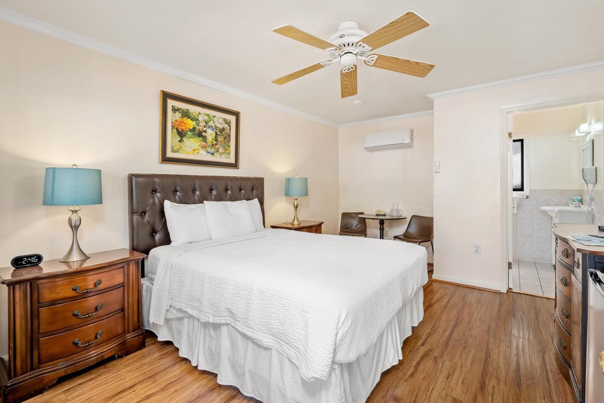 Peach Tree Inn One Queen Bed 2