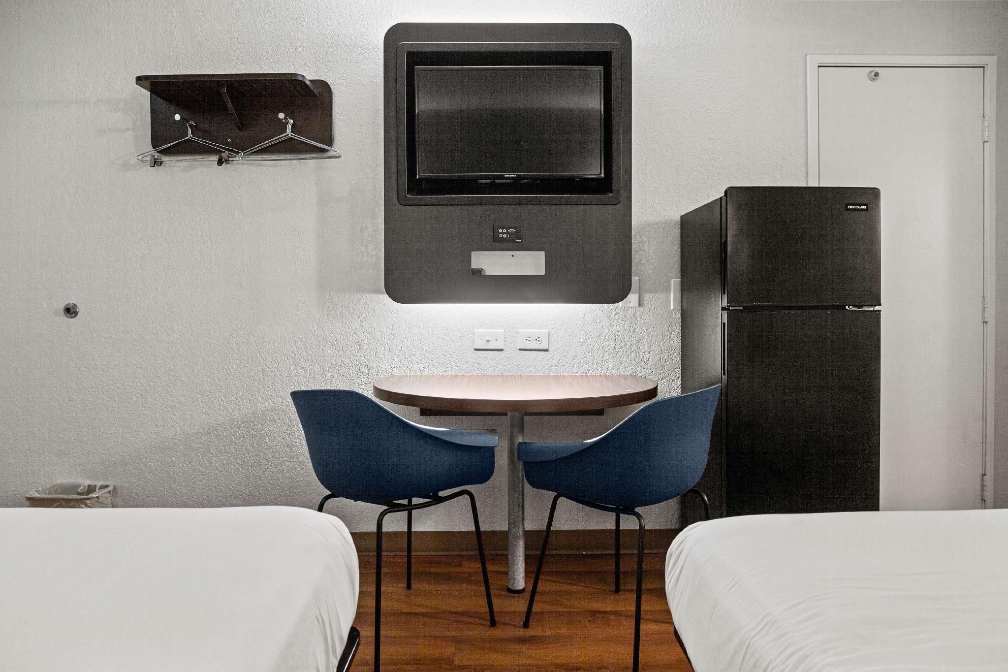 2 Queen Beds | Non-Smoking, Kitchen