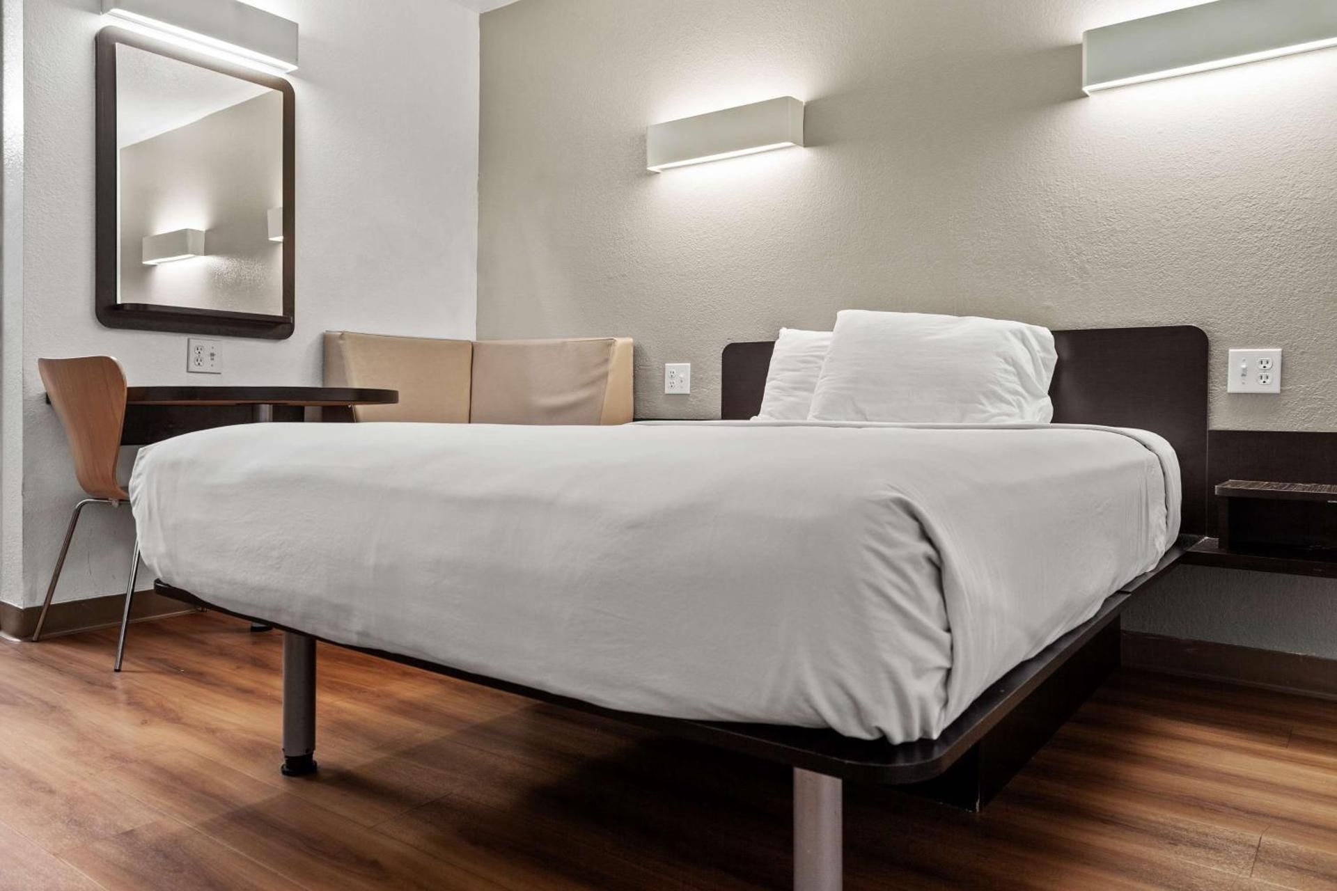 Queen Room - Disability Access - Non-Smoking