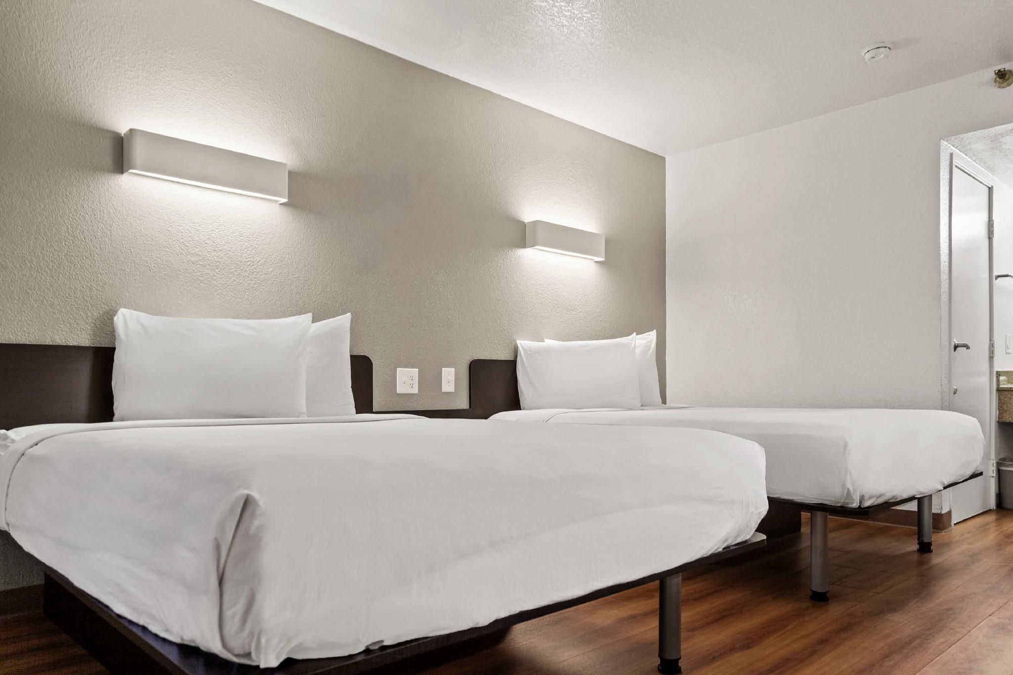 2 Queen Beds | Micfridge