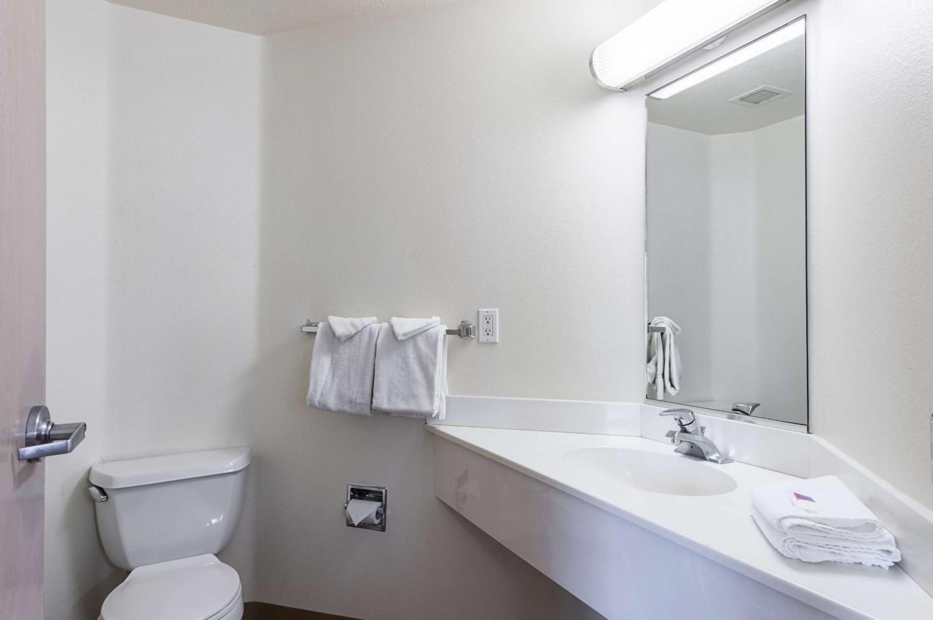 Motel 6 Cedar City, UT Queen Room - Disability Access 2