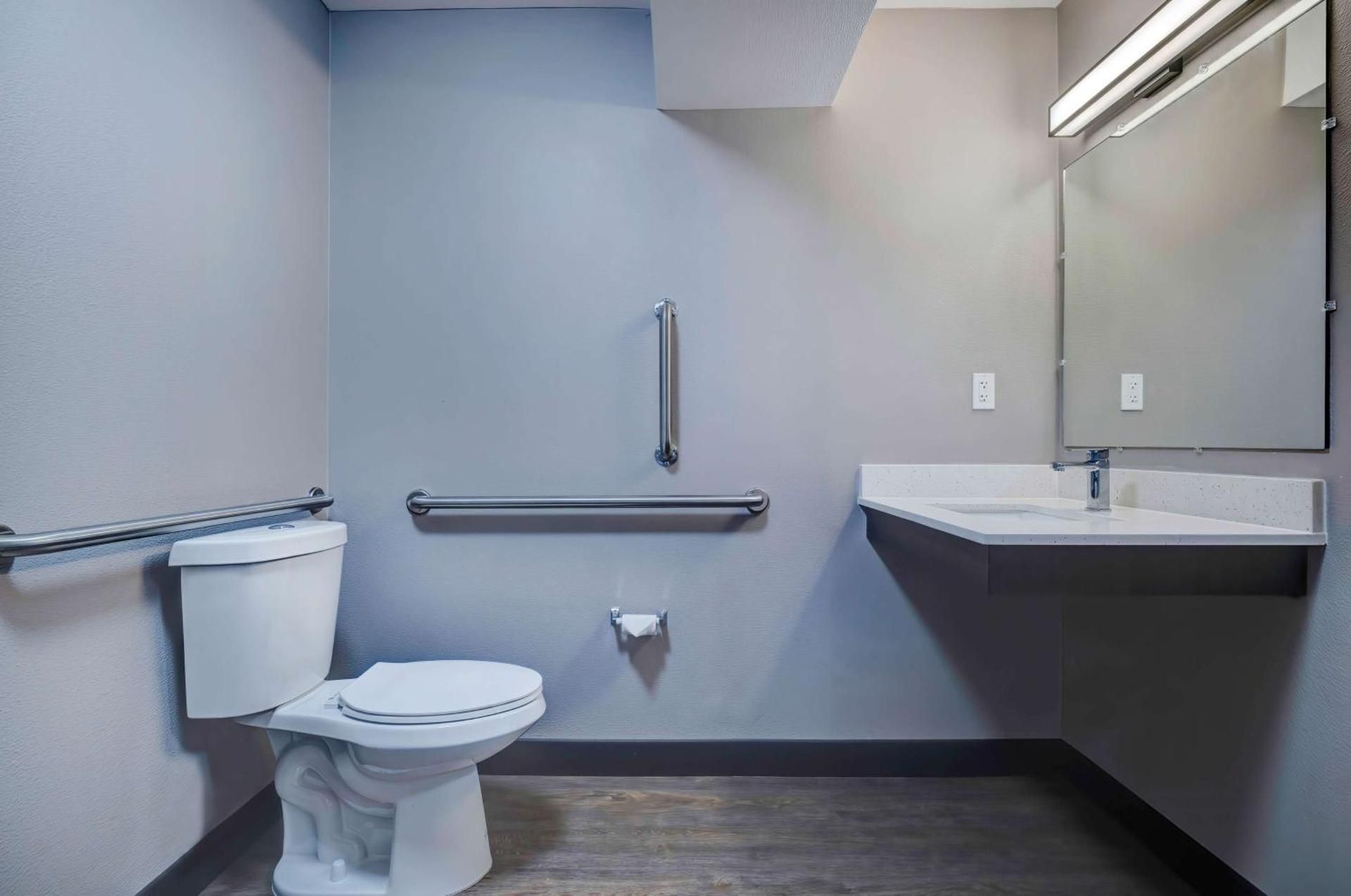 Studio 6  Rock Springs, WY - Flaming Gorge Queen Room with Two Queen Beds - Disability Access - Roll In Shower 3