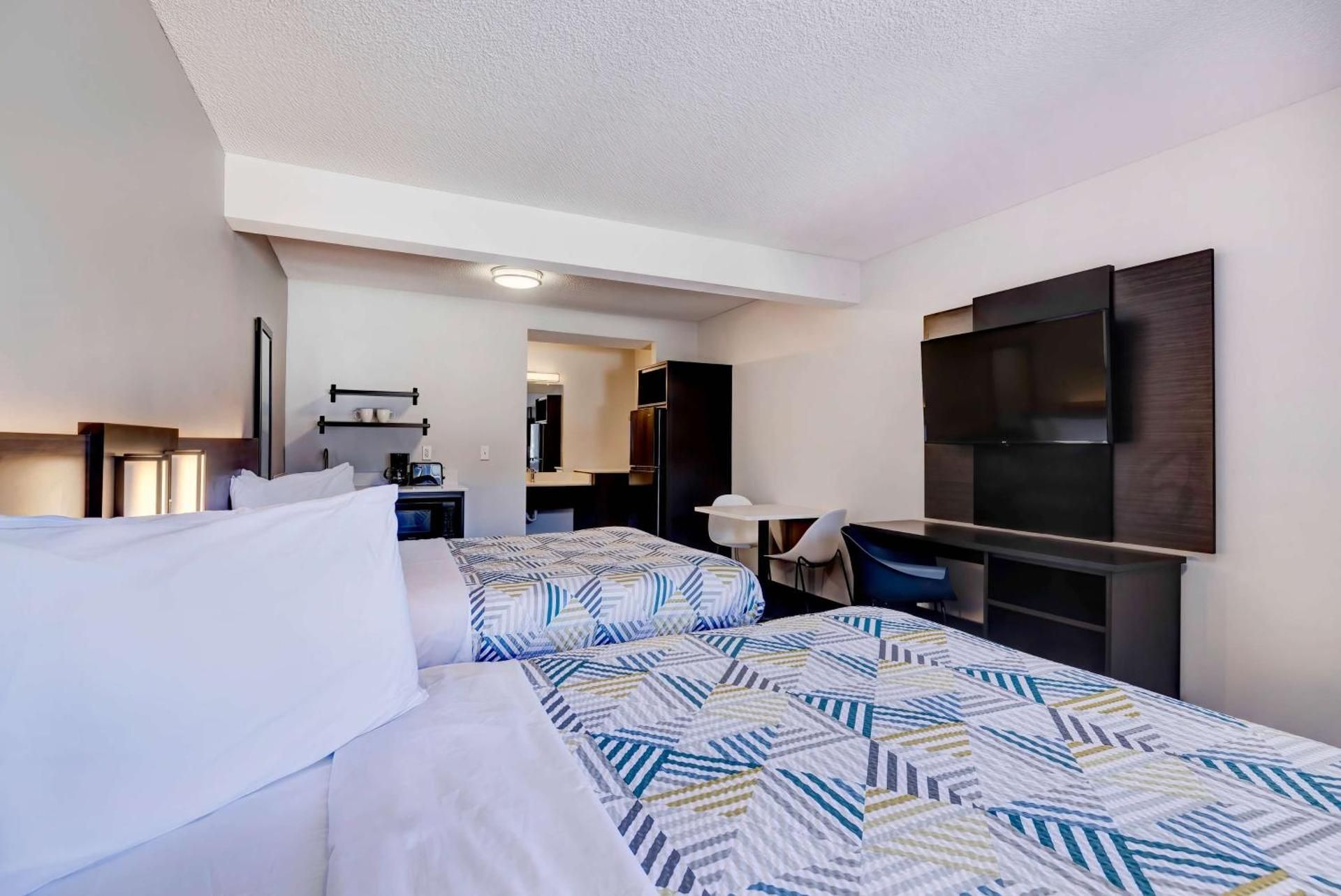 Studio 6  Rock Springs, WY - Flaming Gorge Queen Room with Two Queen Beds - Disability Access - Roll In Shower 2