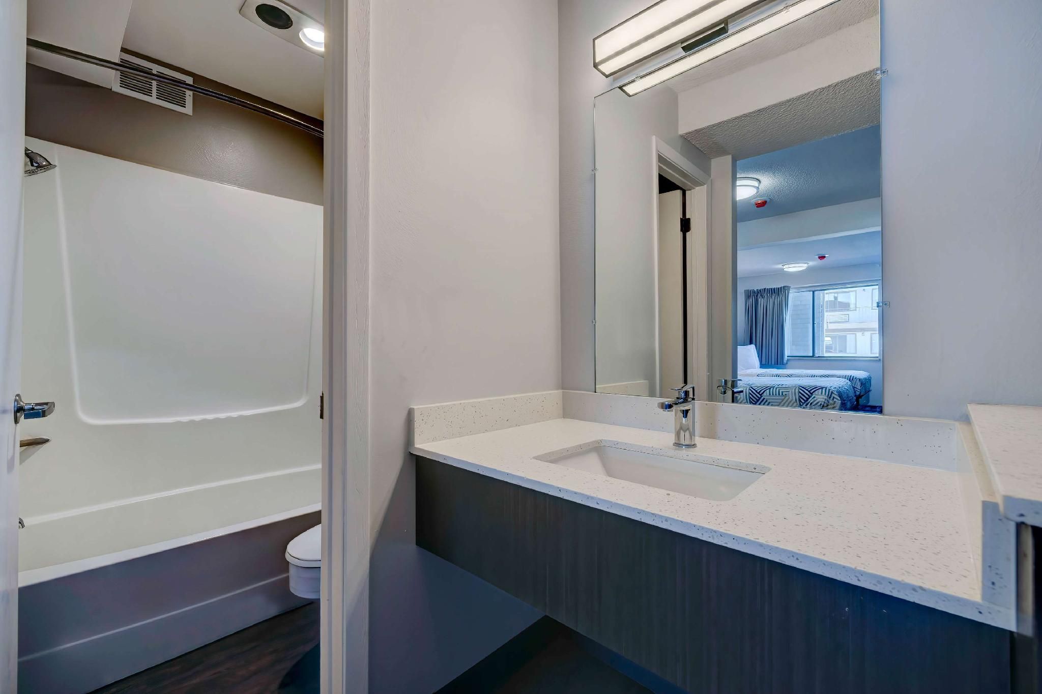 2 Queen Beds | Non-Smoking, Kitchen