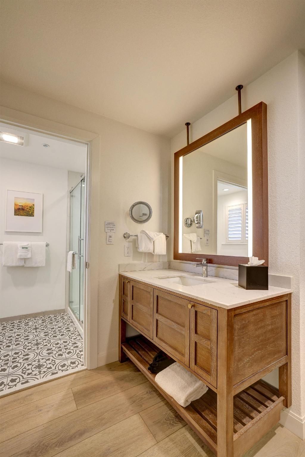 1 King Bed Corner Room