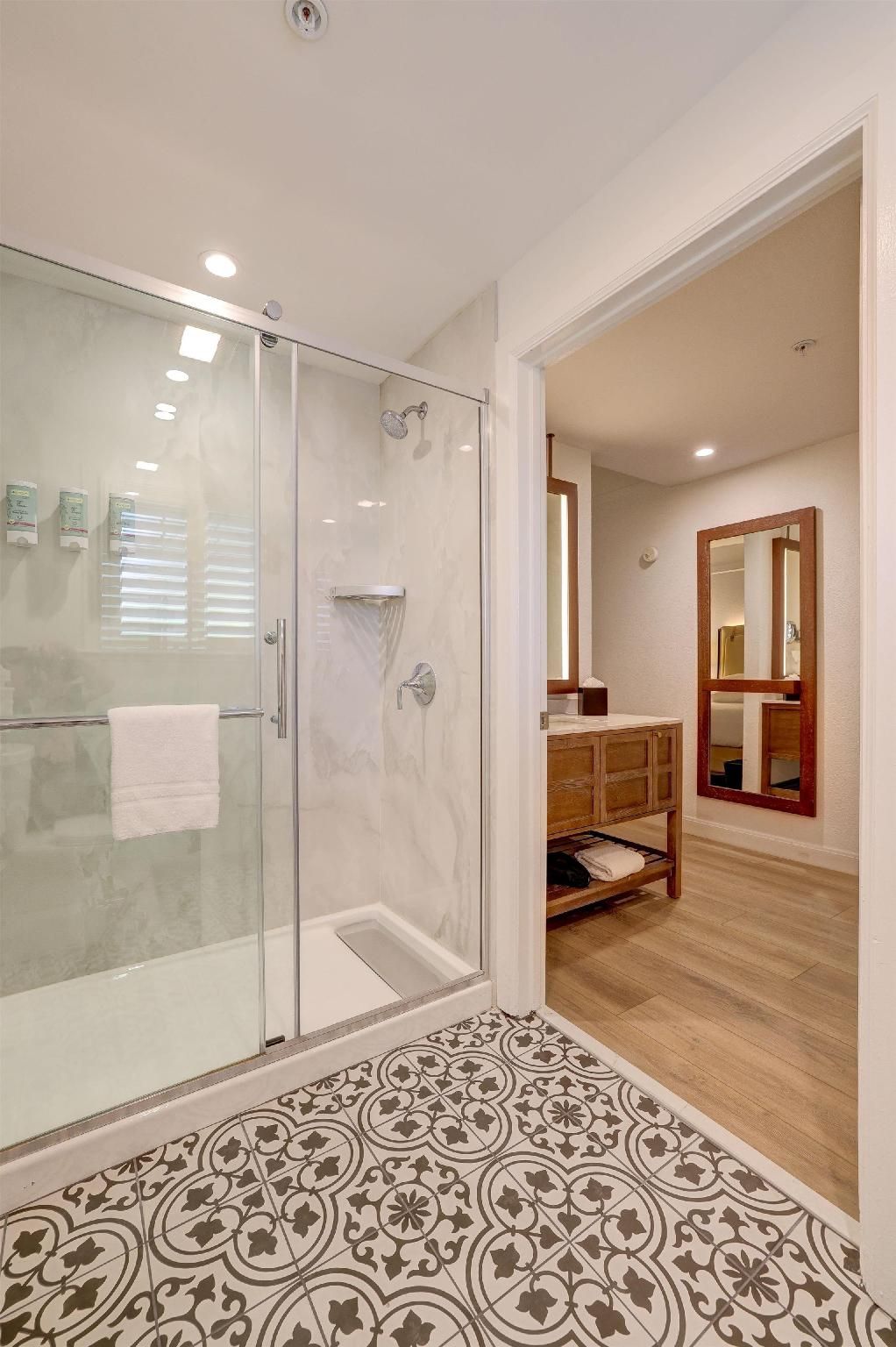 2 Queen Beds With Fireplace Private Balcony