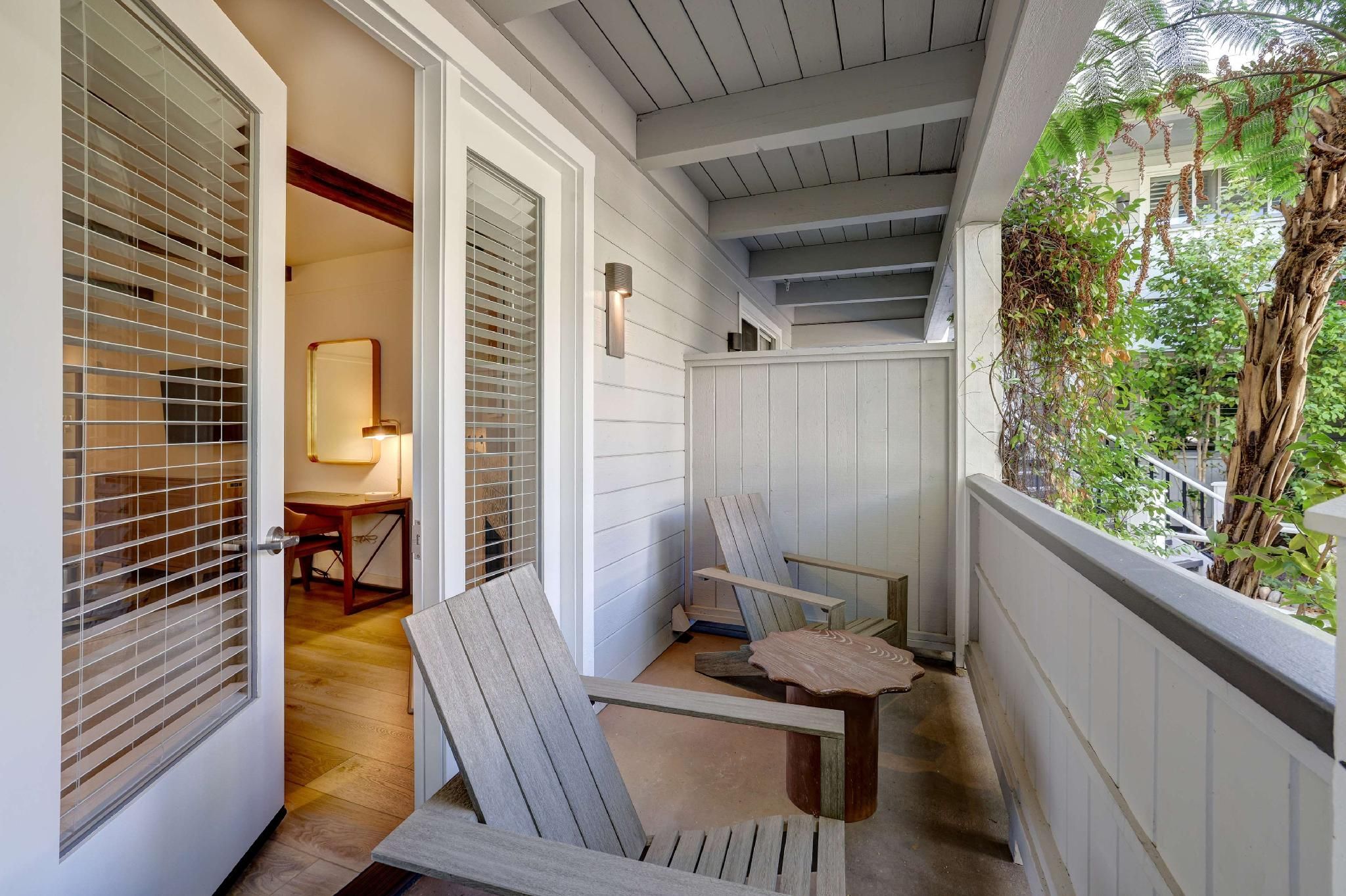 1 KING MOBILITY/HEARING ACCESSIBLE W/BATHTUB