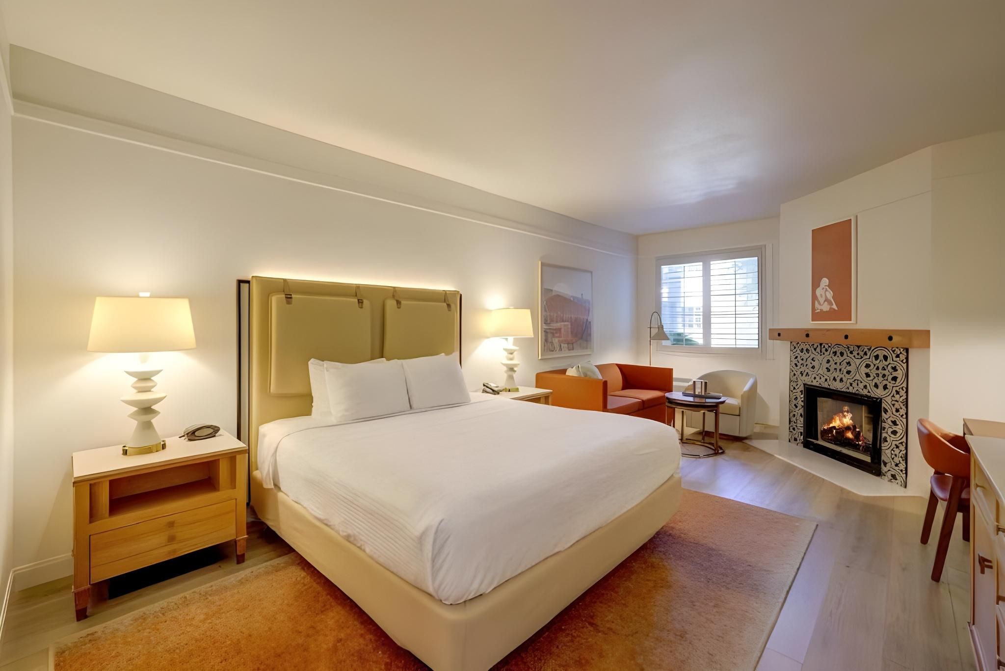 1 KING 1 BEDROOM SUITE