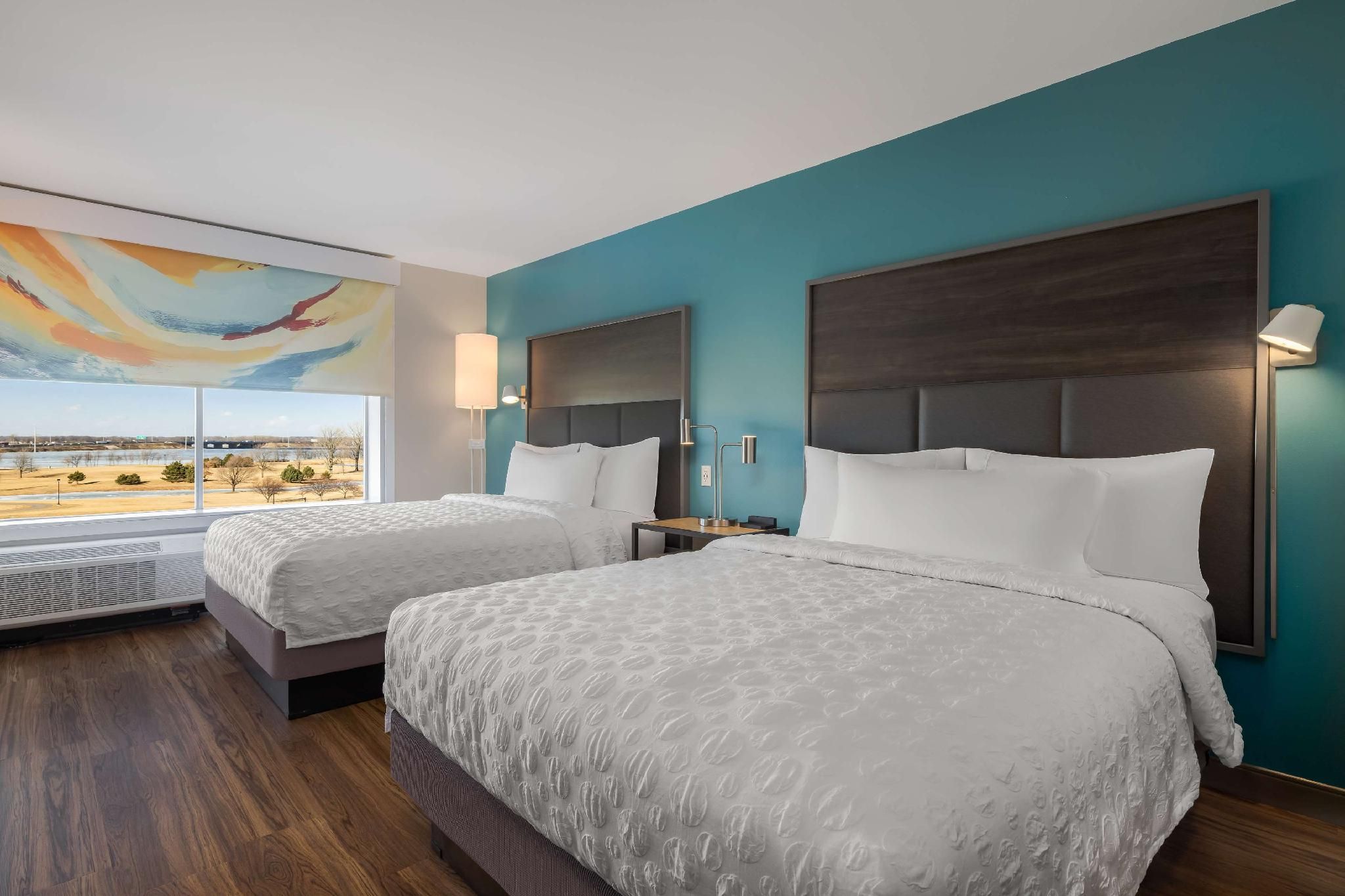 2 Queen Mobility Accessible with Tub