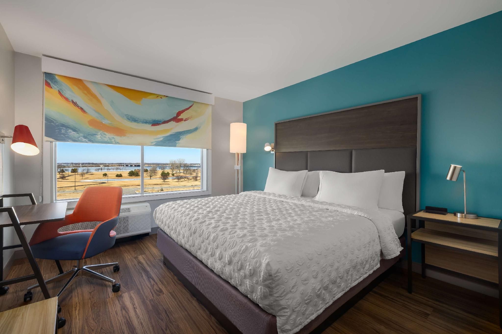 1 King Bed W/Walk in Shower