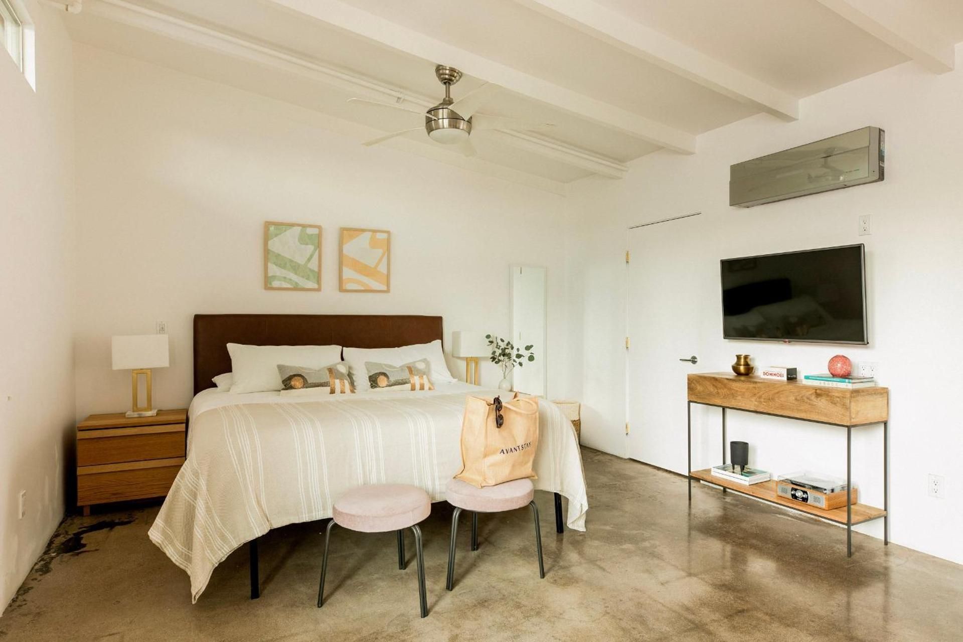Studio Apartment with King Bed and Sofa Bed