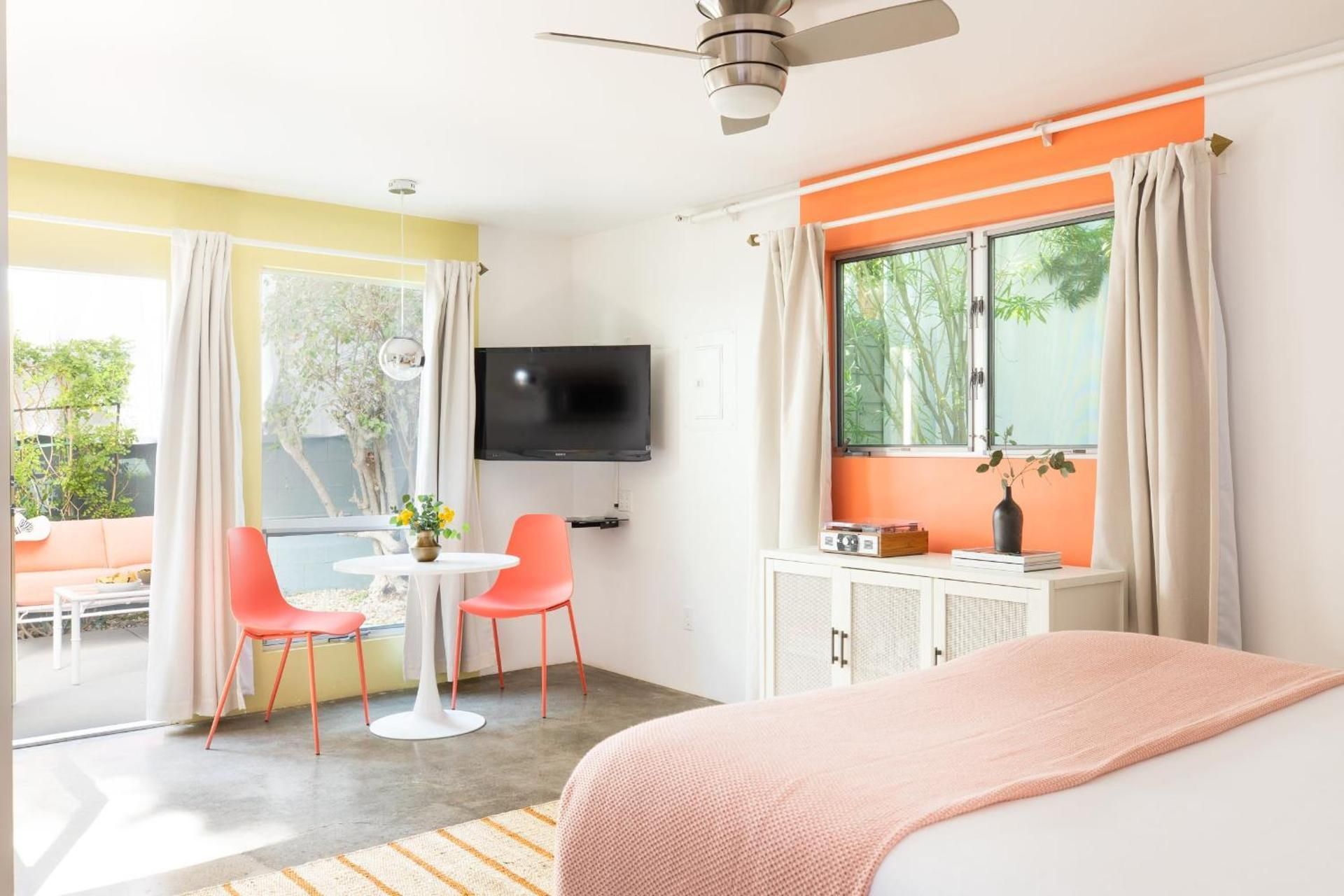 Studio Apartment with Queen Bed