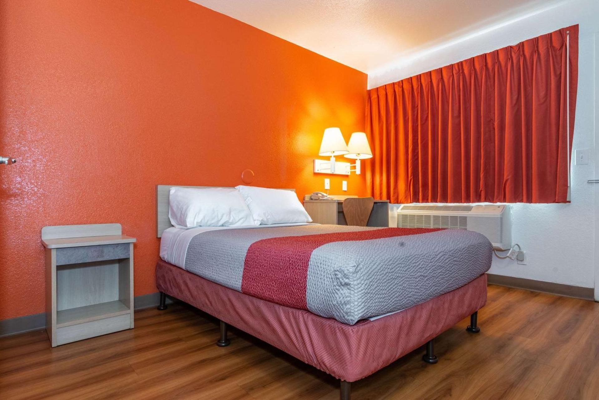 1 Queen Bed | Deluxe