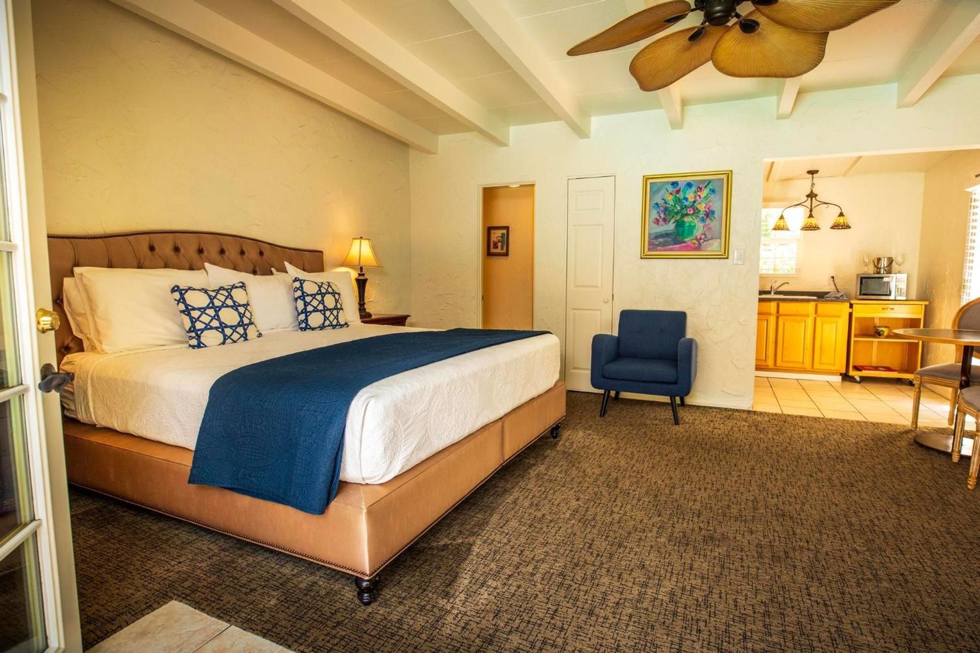 King Suite with Pool View