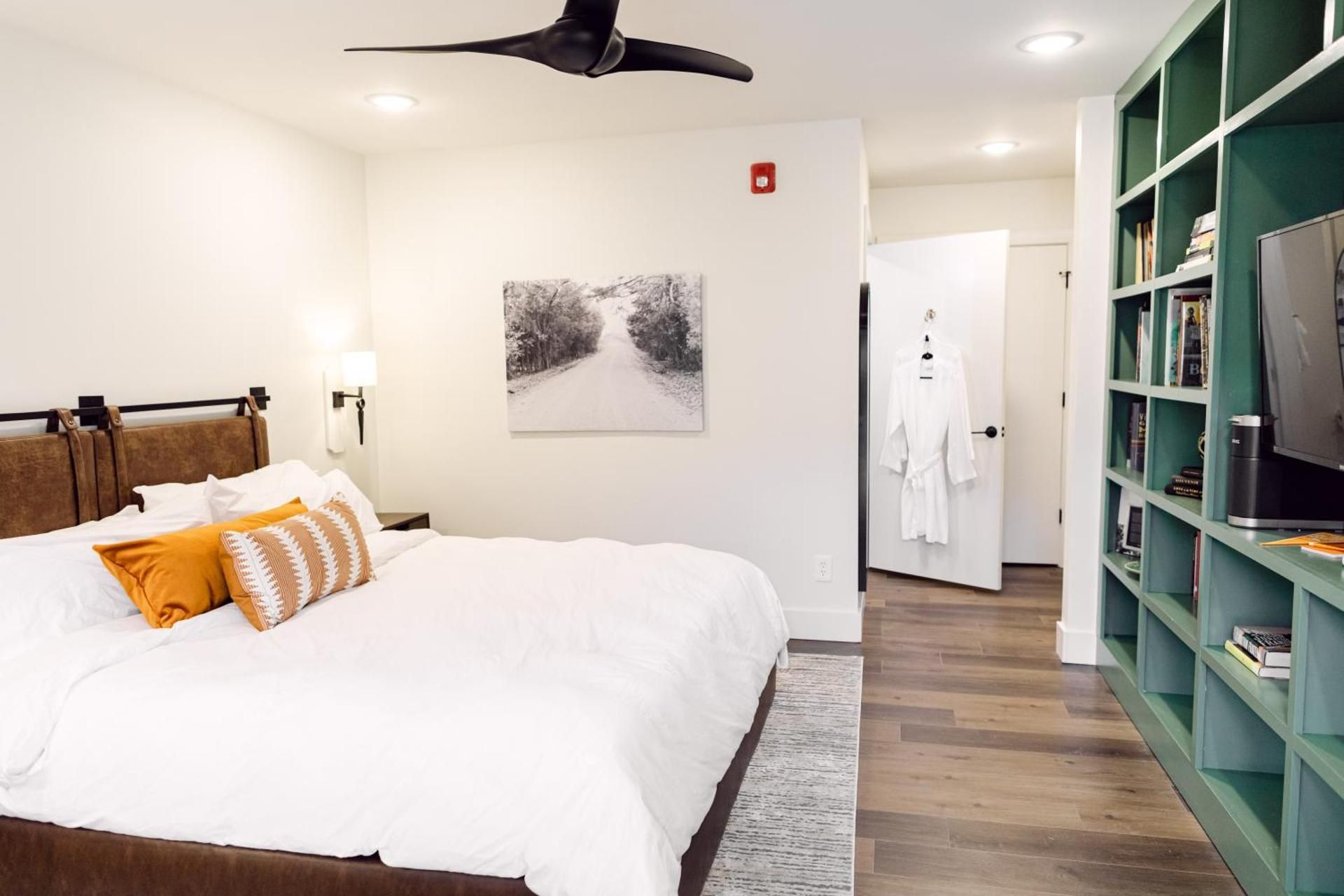 Deluxe King Room