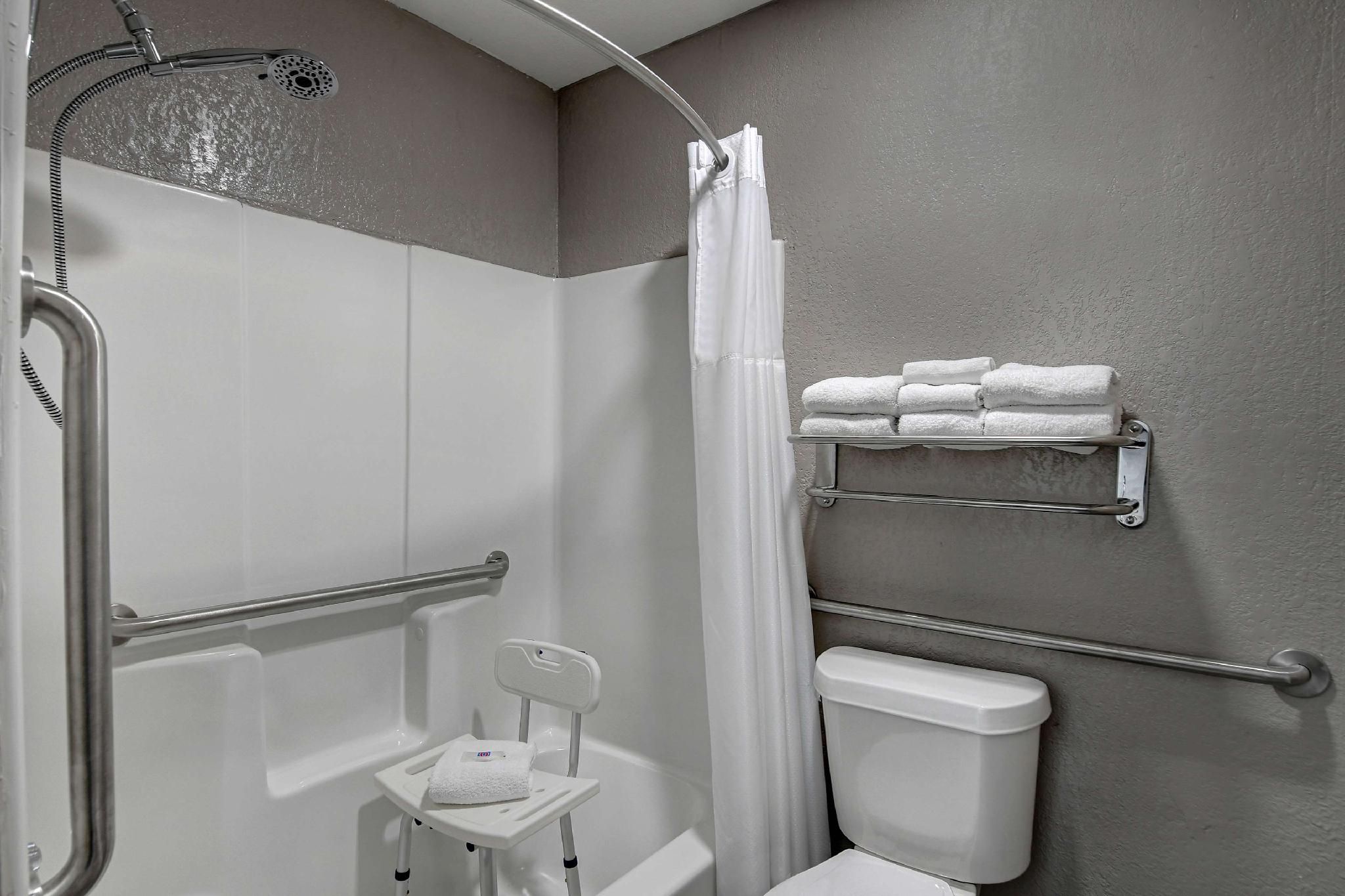2 Full Beds | Mobil Access Tub Nsmk Kitchen