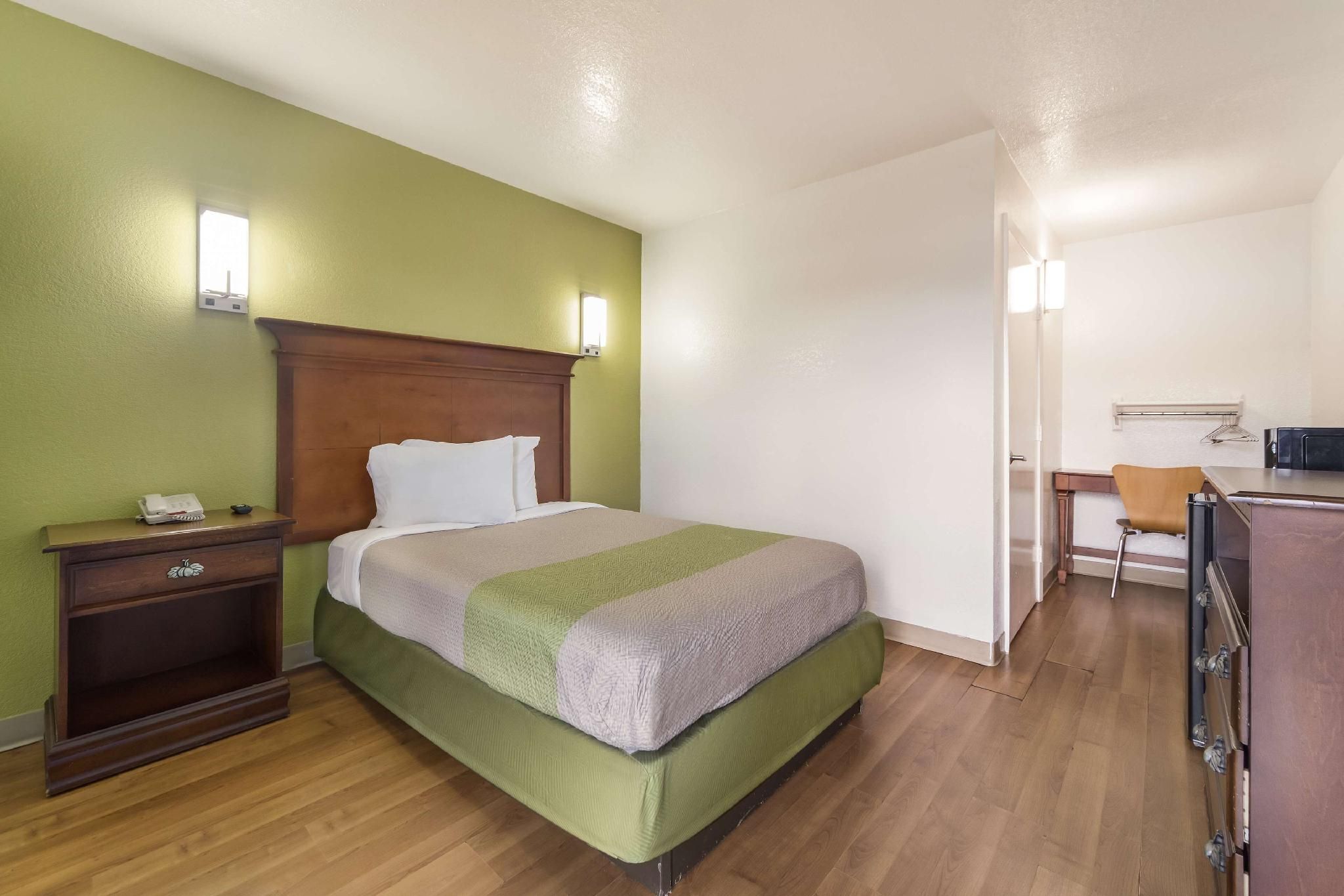 Double Room - Disability Access - Smoking