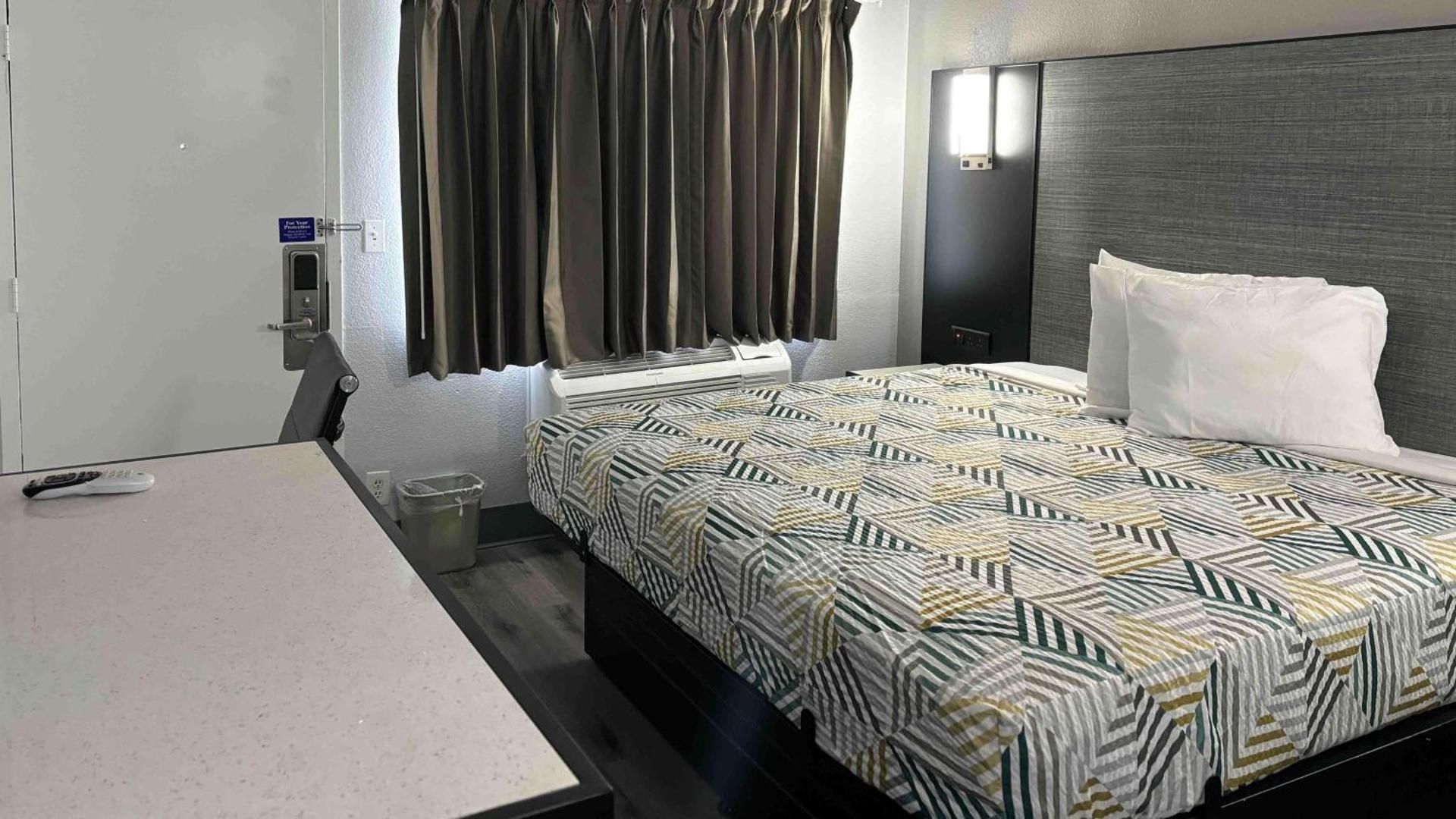 King Room - Disability Access - Non-Smoking