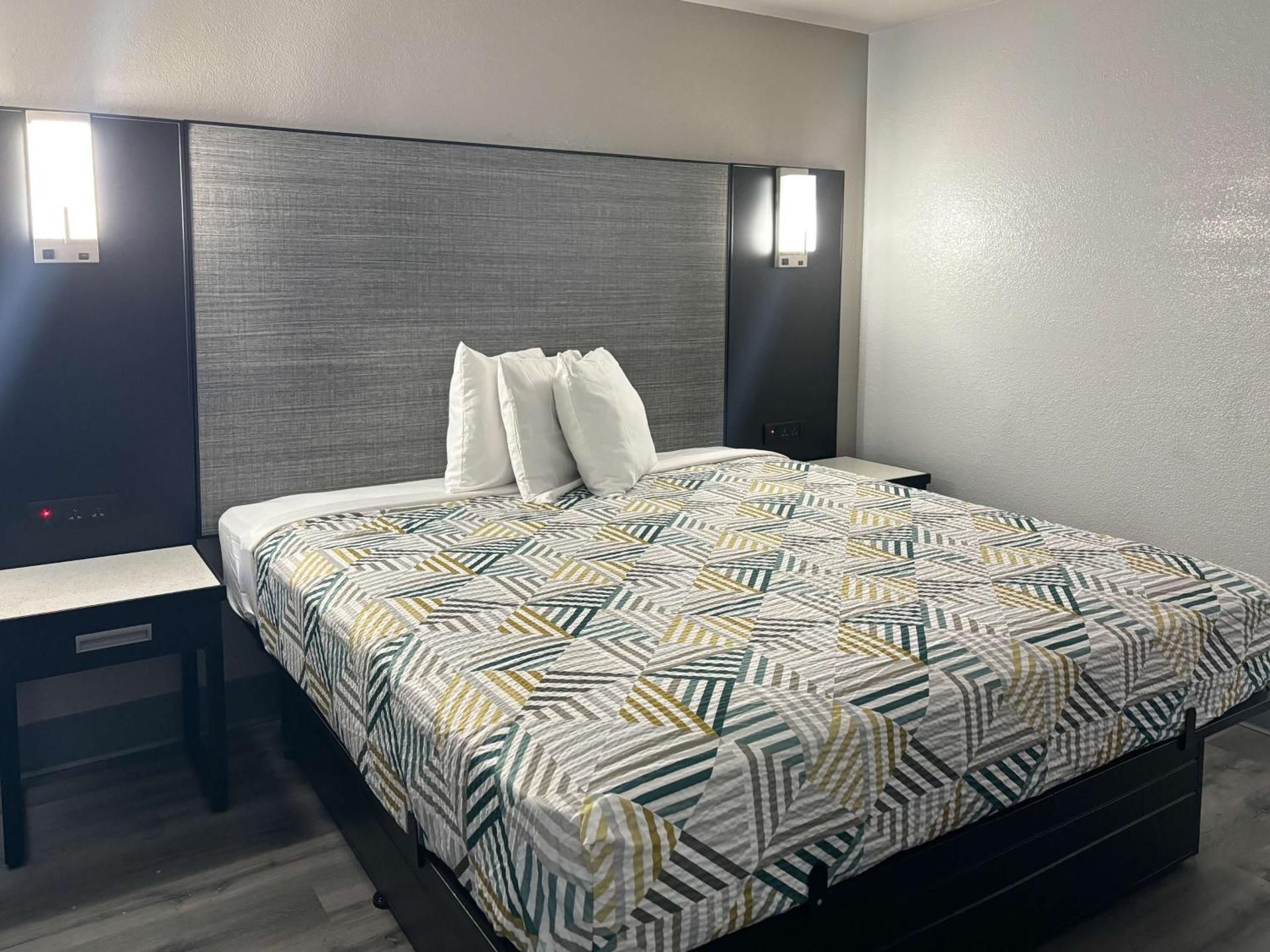 King Room - Disability Access - Non-Smoking