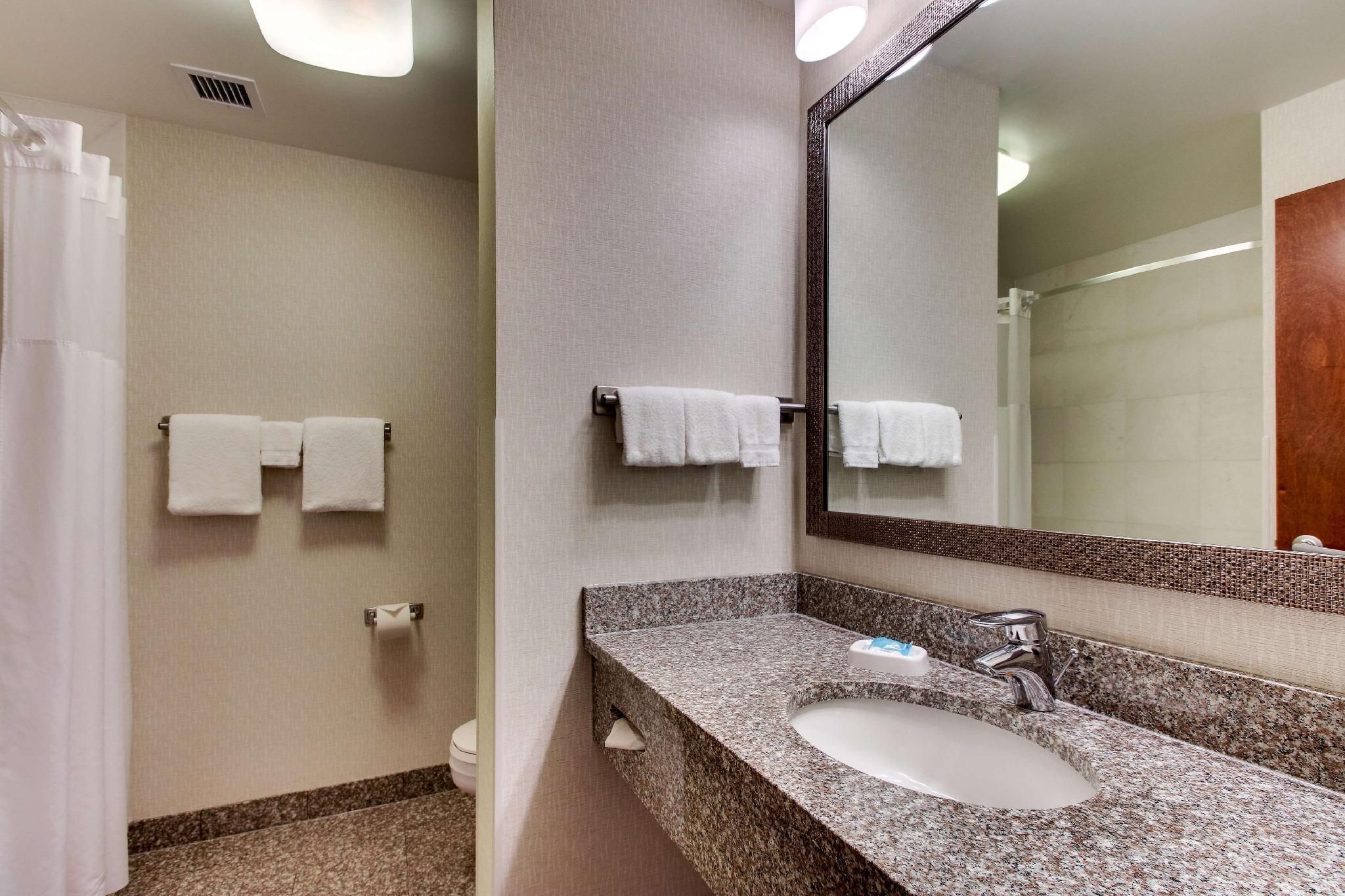 1 King Bed Meeting Suite, 2 Rooms, Accessible with Tub