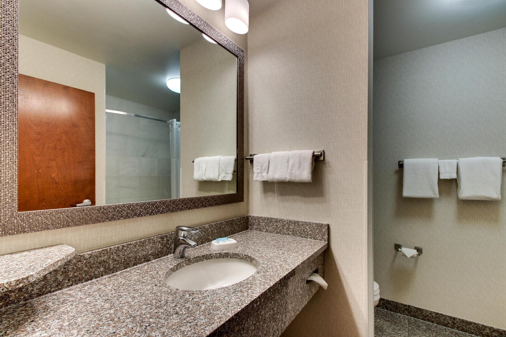 2 Queen Bed Suite, 2 Rooms with Sofa Sleeper