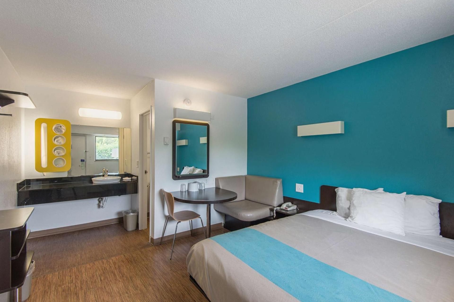 King Room - Disability Access - Non-Smoking