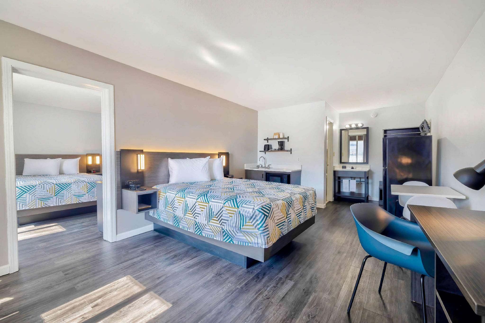 3 Queen Beds | Non-Smoking, Kitchen