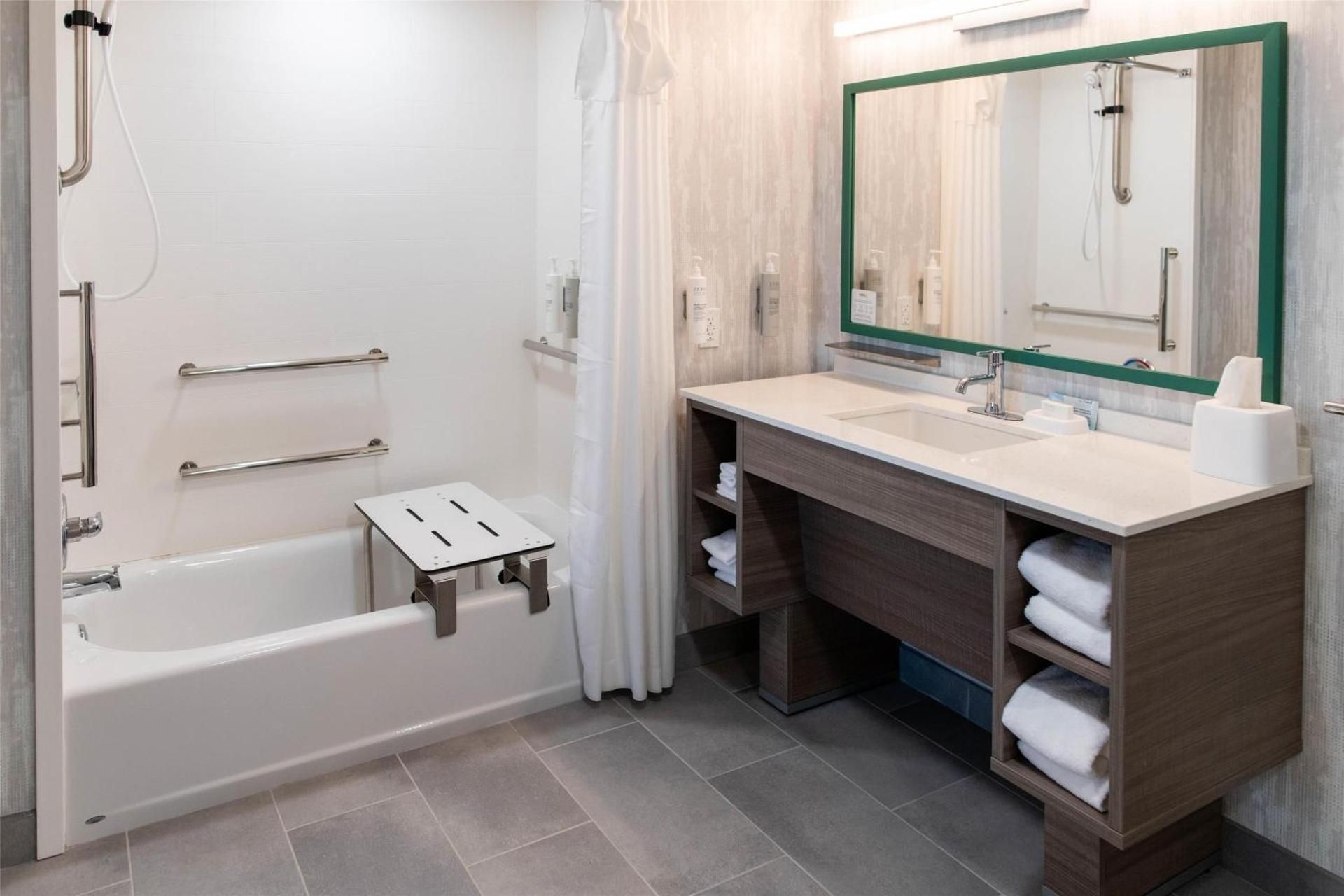 1 King Mobility Accessible Tub 1 Bdrm Suite