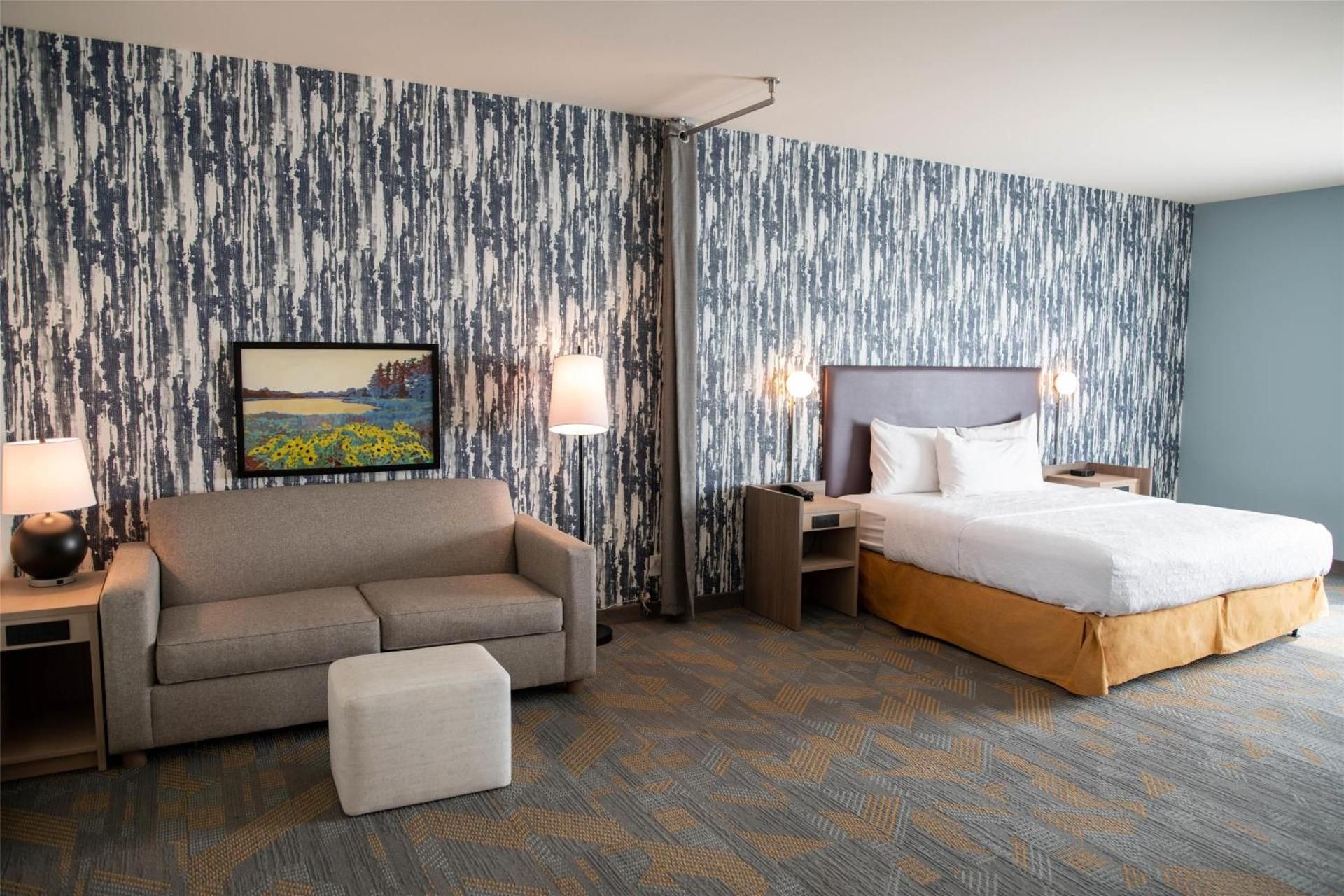 1 KING MOBILITY ACCESSIBLE TUB STUDIO SUITE